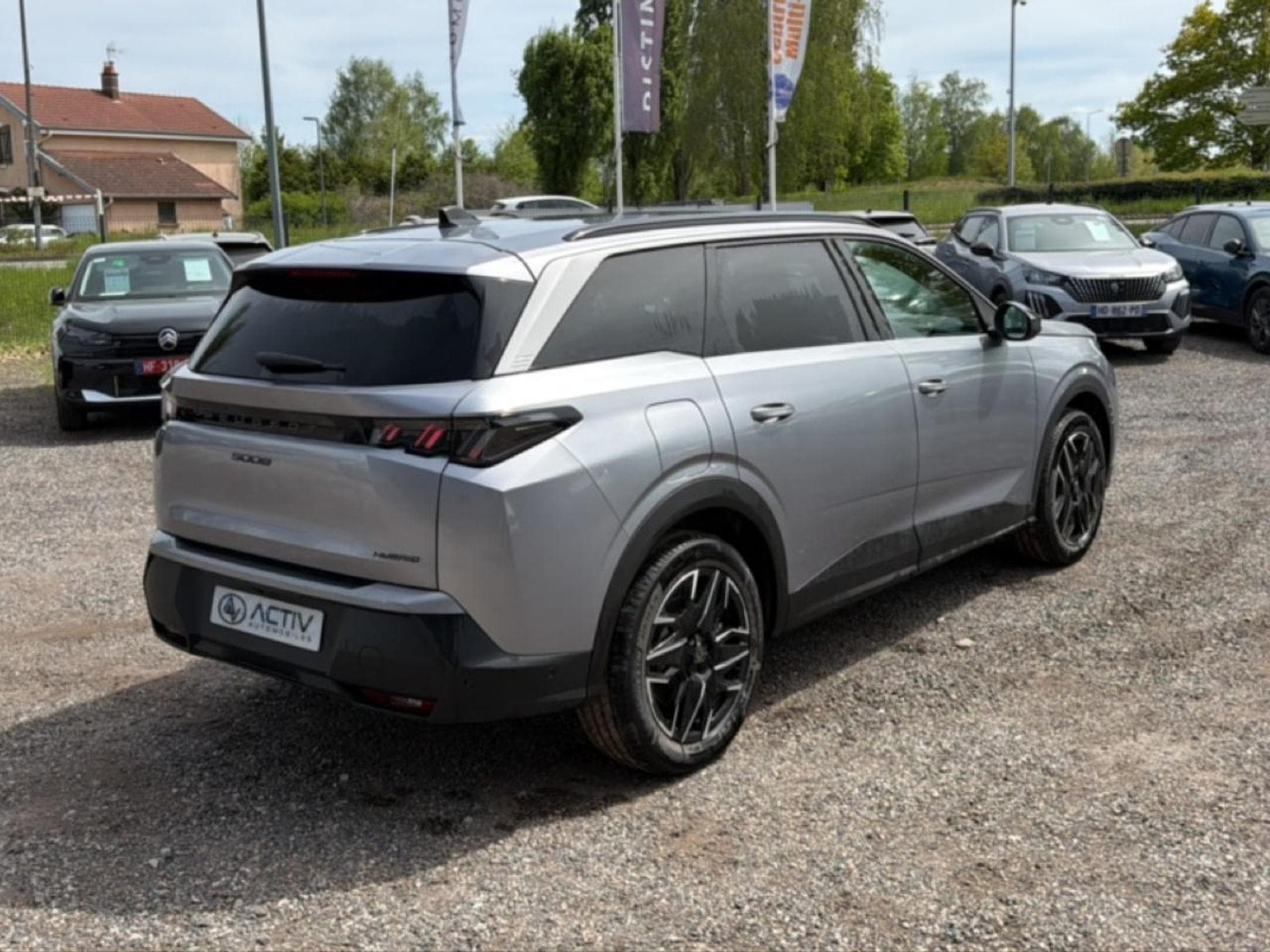 Peugeot 5008 HYBRID 145 ALLURE E-DCS6 (2025) - Photo 5