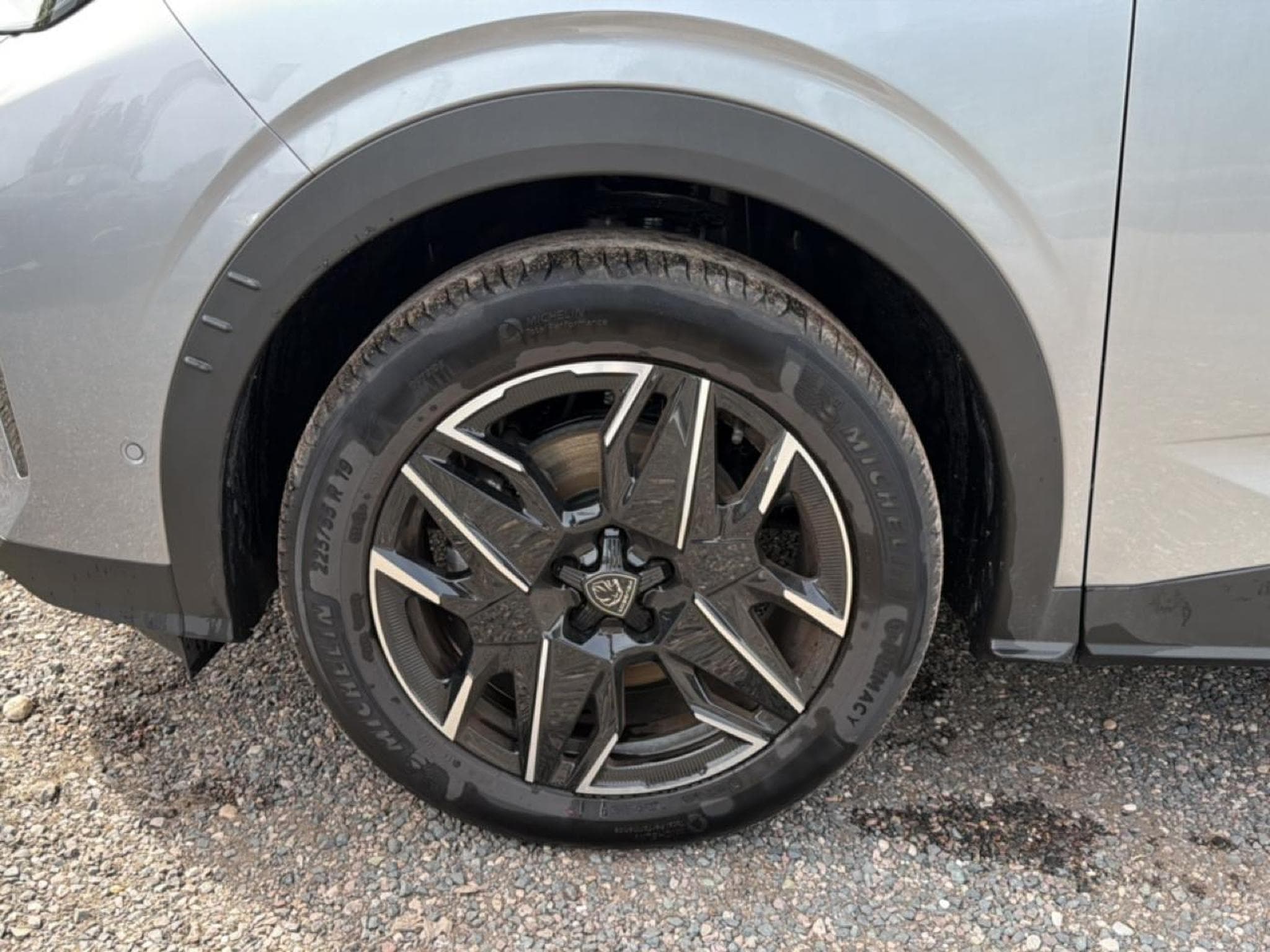 Peugeot 5008 HYBRID 145 ALLURE E-DCS6 (2025) - Photo 9