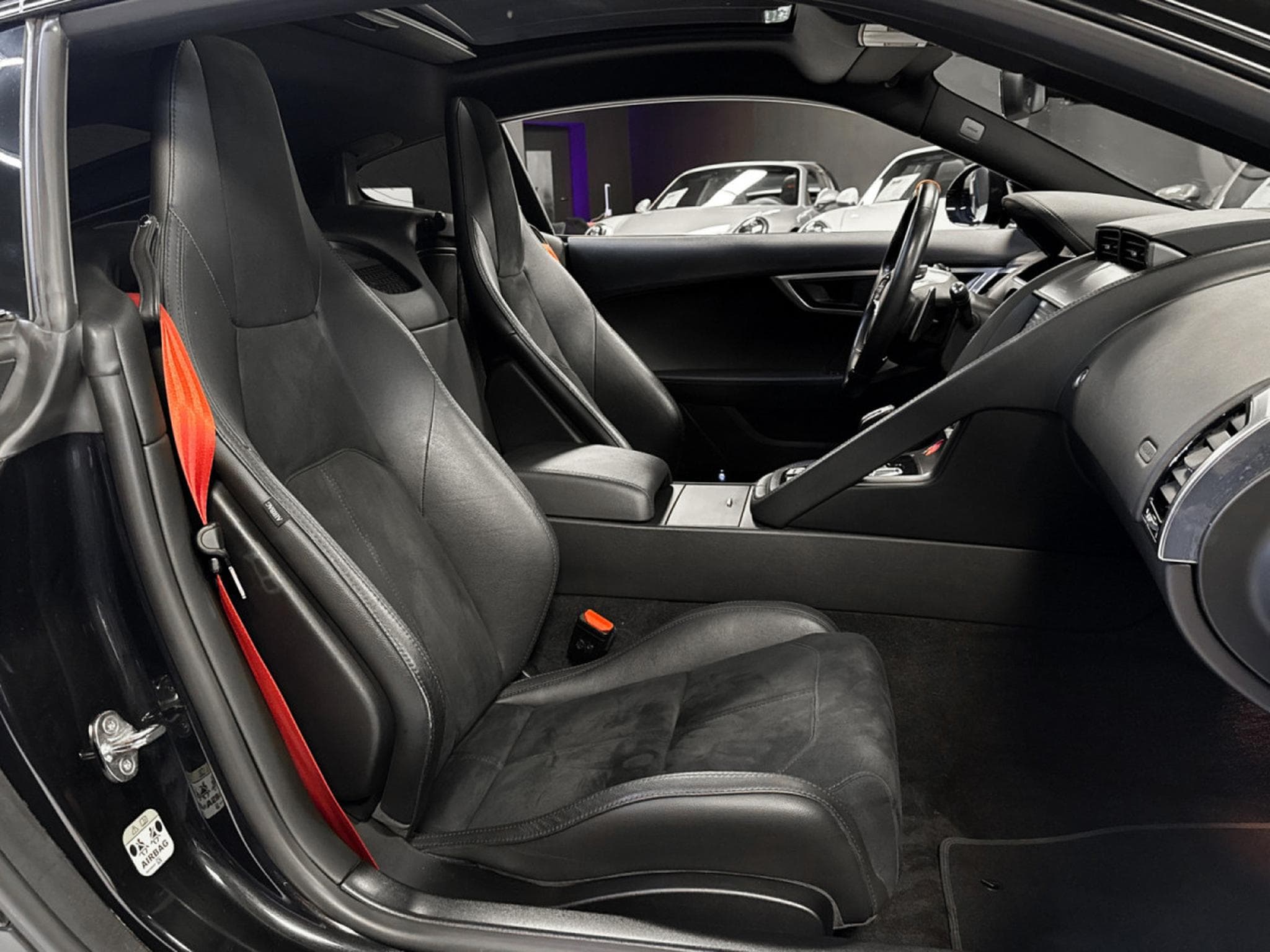 Jaguar F-Type P300 - full service (2021) - Photo 13