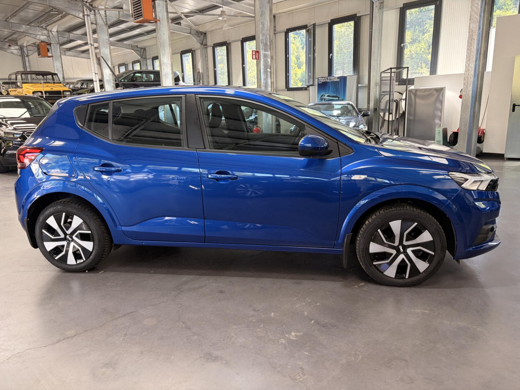 Dacia Sandero 1.0 TCe Expression CVT (2024) - Photo 2