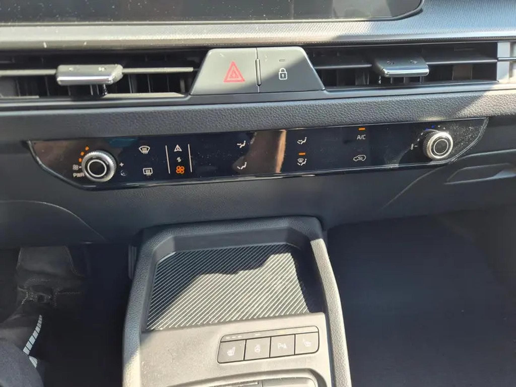 Kia Stonic 1.0 T-GDI 115 (2025) - Photo 17