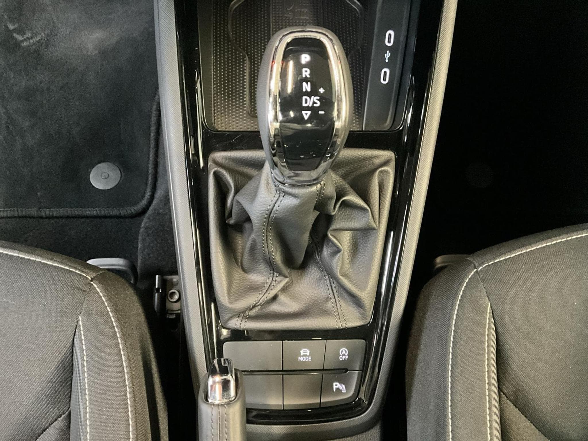 Skoda Kamiq Monte-Carlo+DSG+Park&Go+P.Ass.-Drive+ (2025) - Photo 12