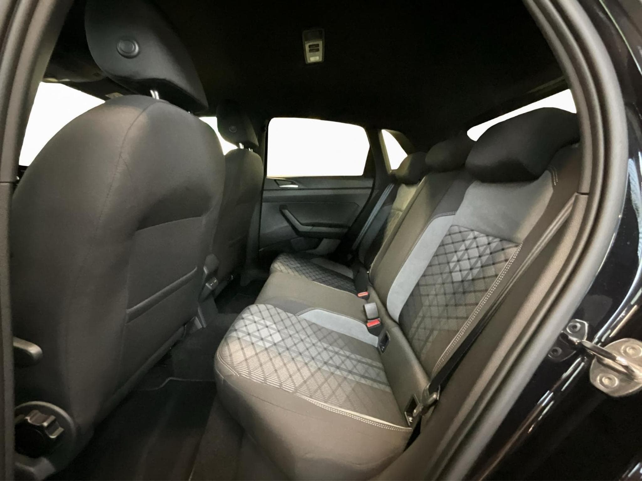 VW Polo R-Line+DSG+Park&Comfort+IQ-Drive (2025) - Photo 18