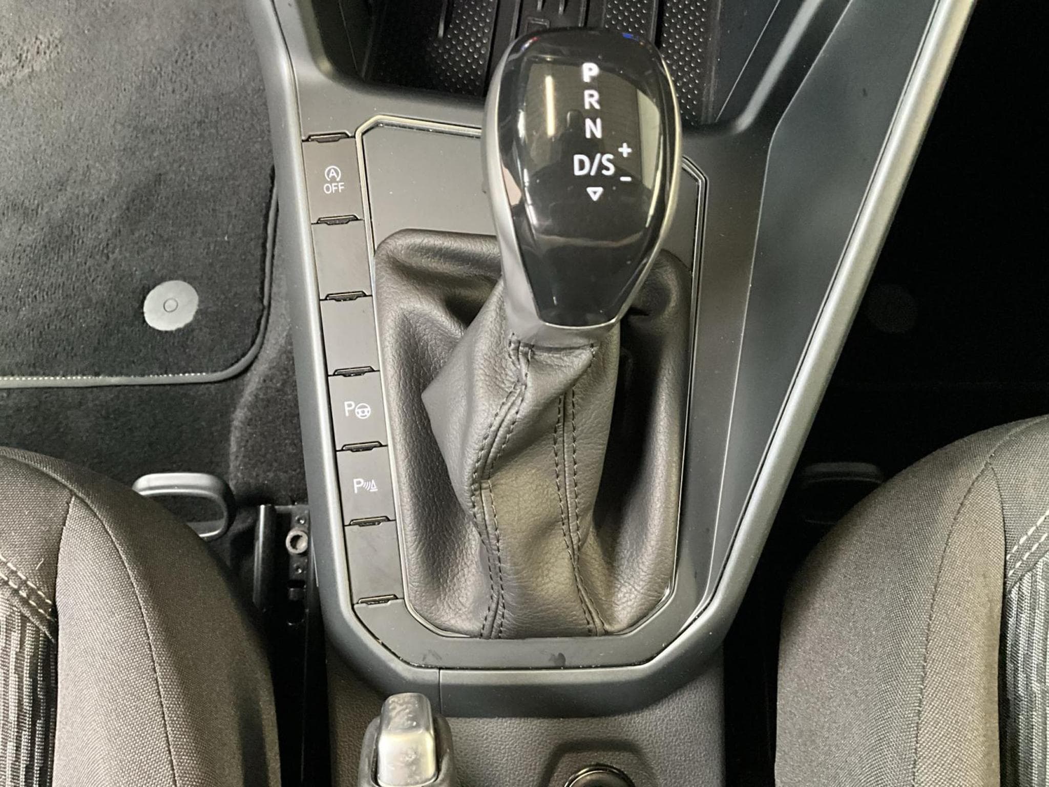VW Polo R-Line+DSG+Park&Comfort+IQ-Drive (2025) - Photo 12