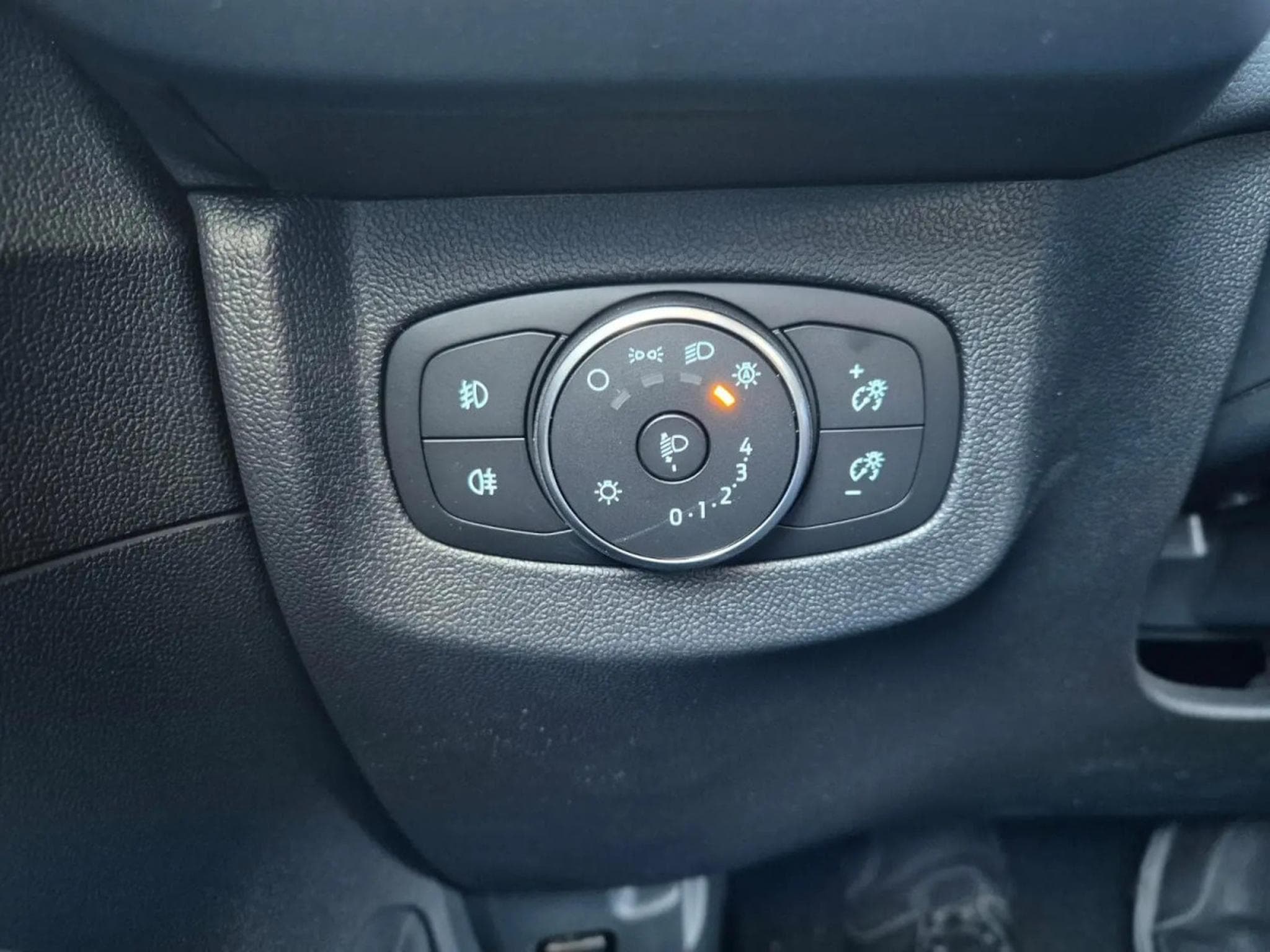 Ford Tourneo 1.0i Ecoboost 125 Active (2026) - Photo 12