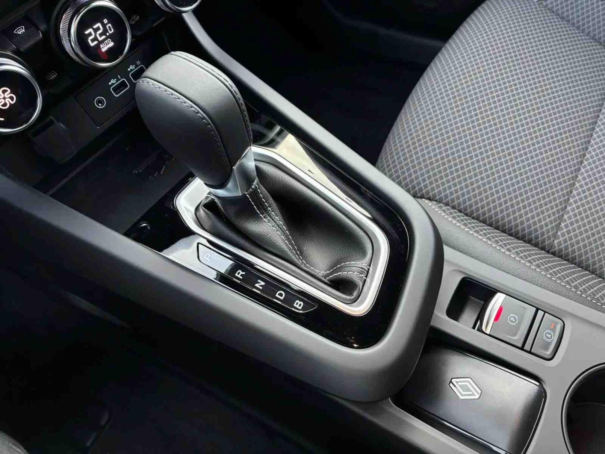 Renault Arkana 1.3 E-Tech Full Hybrid 145 EDC TECHNO (2025) - Photo 20
