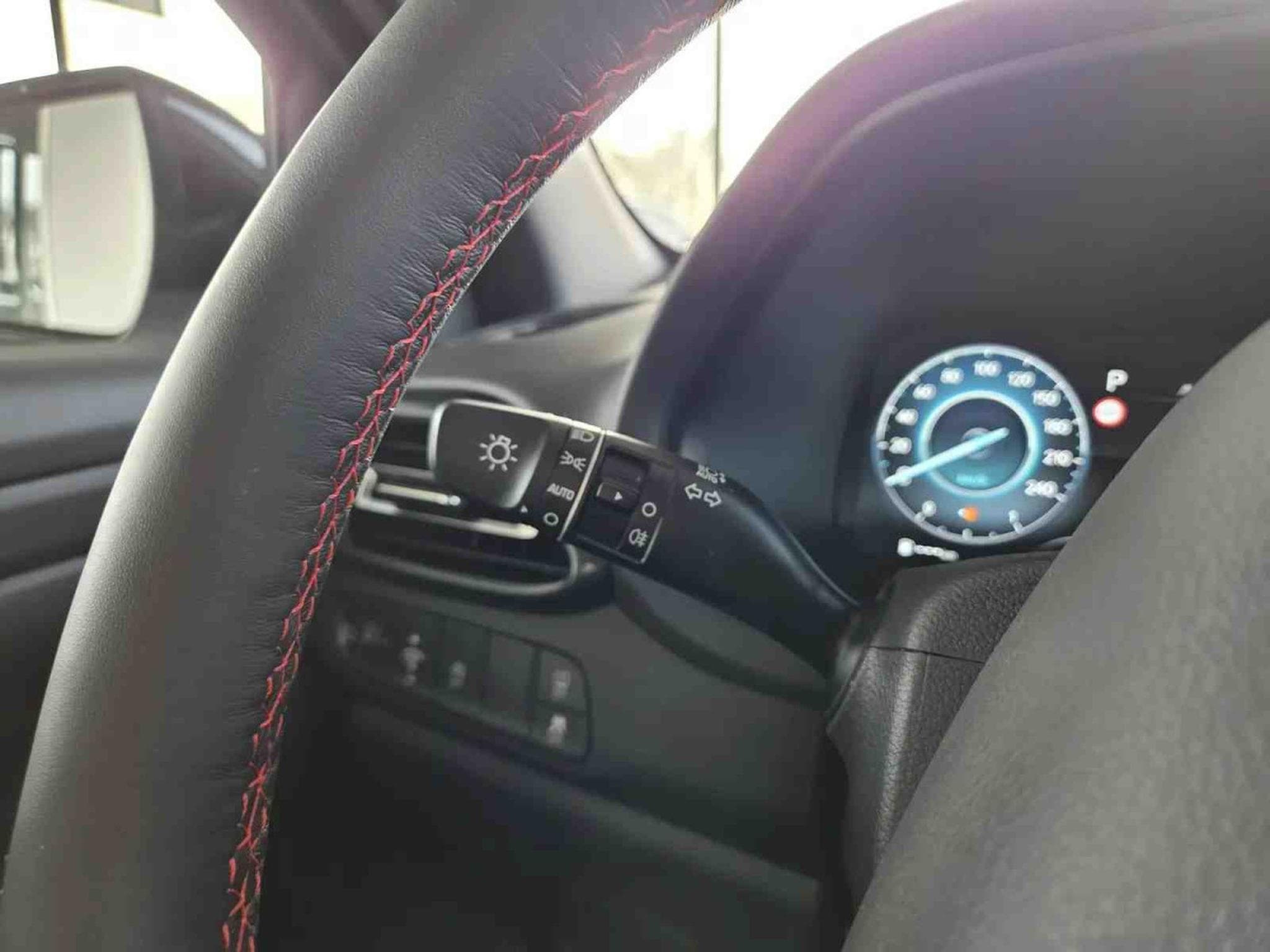 Hyundai i30 1.5 T-GDI mHEV  DCT 140 N-Line (2025) - Photo 9