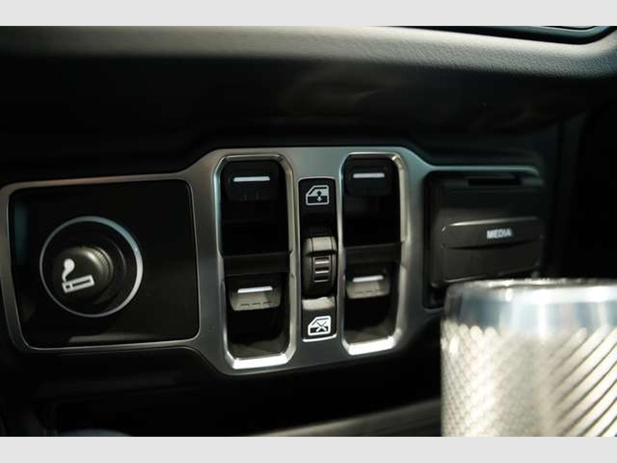 Jeep Wrangler BRUTE 2.0 T-GDI Sahara *1.H *Sonderlack (2025) - Photo 36