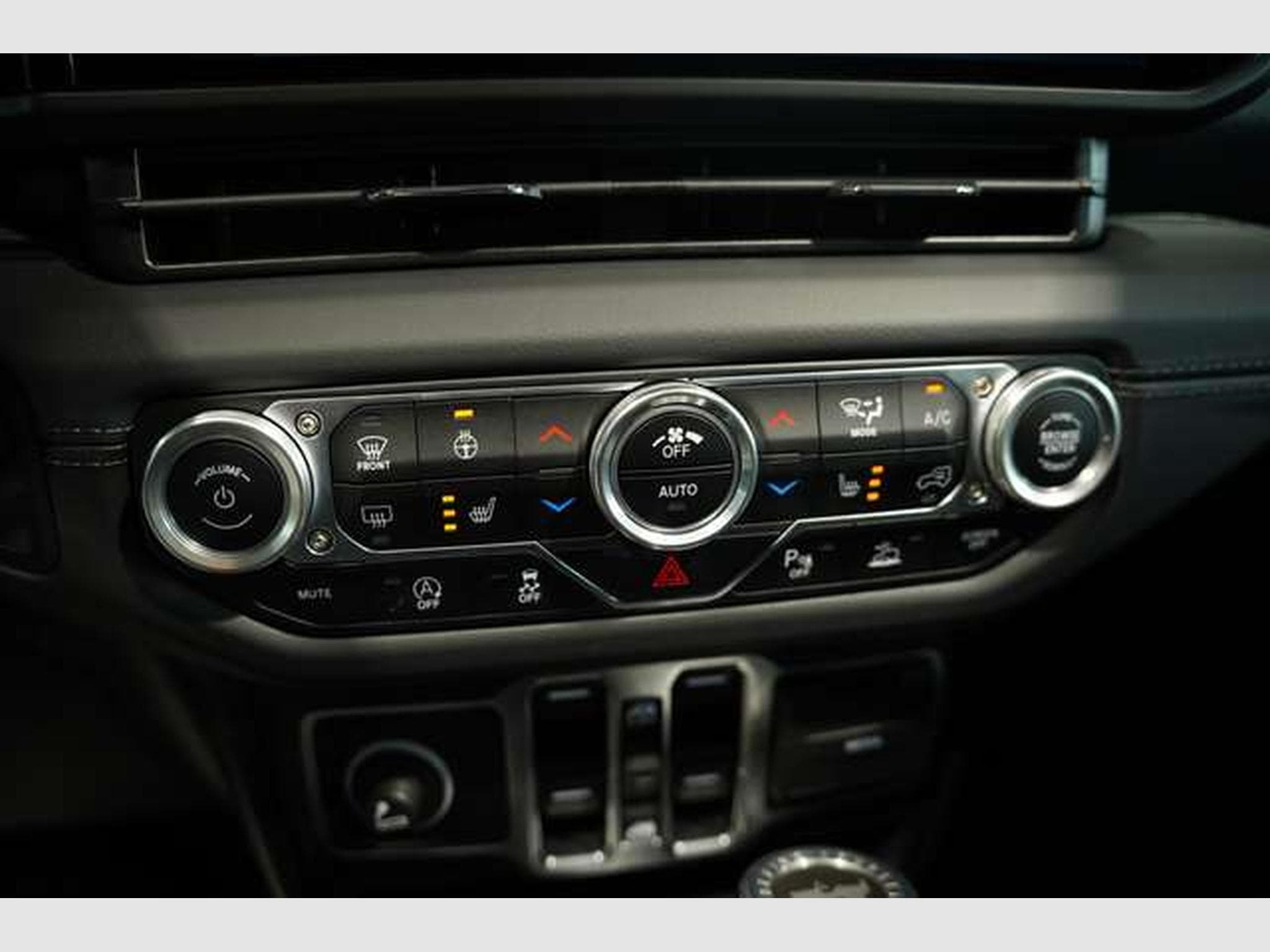 Jeep Wrangler BRUTE 2.0 T-GDI Sahara *1.H *Sonderlack (2025) - Photo 38