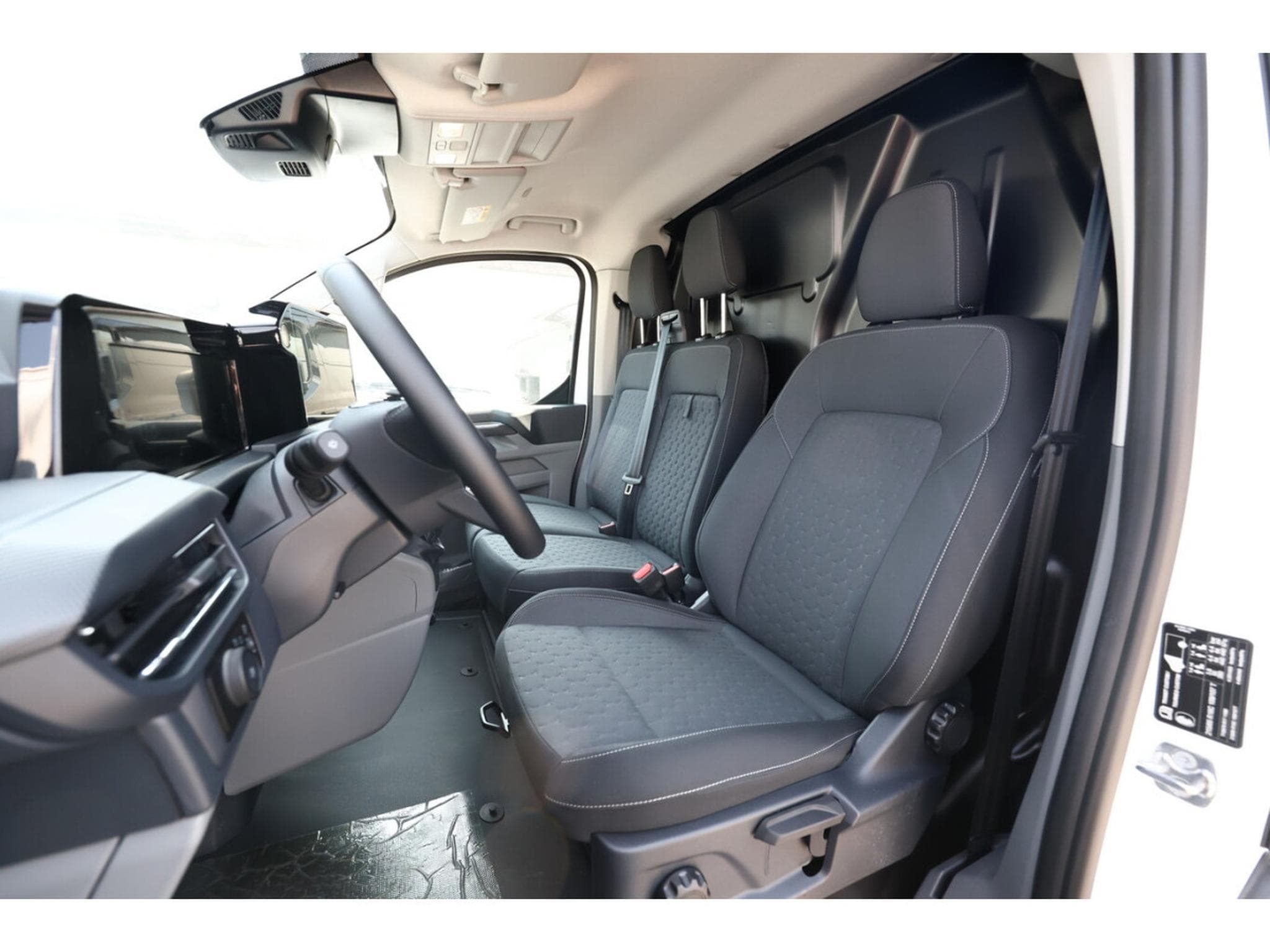 Ford Transit 2.0 ECOBLUE 150 L2H1 Limited (2015) - Photo 7