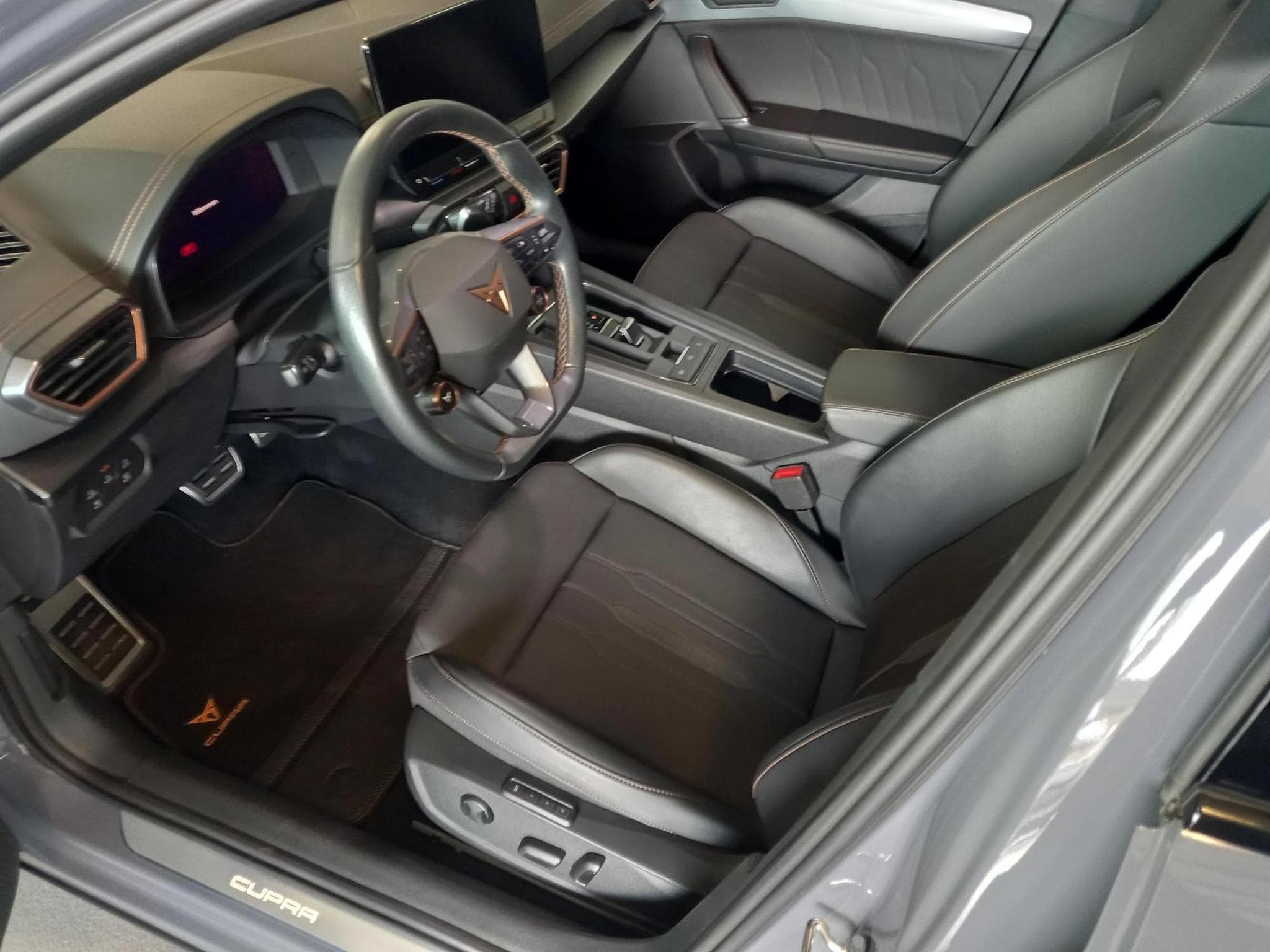 Cupra Formentor VZ 2.0 TSI (2024) - Photo 2