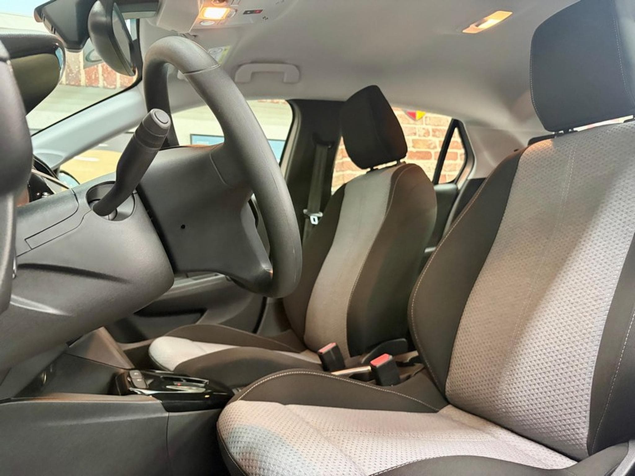 Opel Corsa Corsa-e 136cv 50Kw/h Auto aCarPlay/ClimaA/Cam (2024) - Photo 5