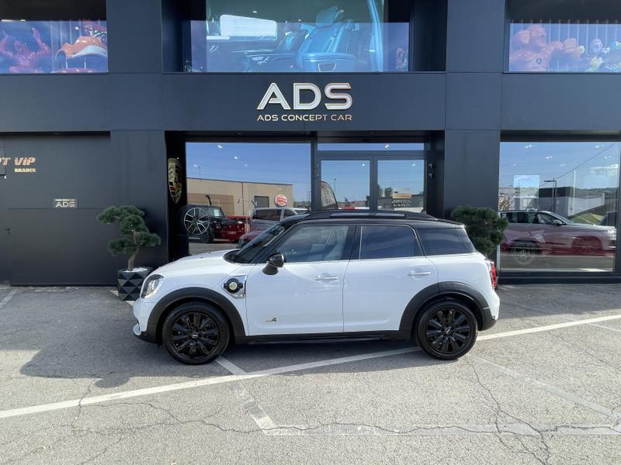 MINI Countryman SE Countryman ALL4 plug-in (2018) - Photo 14