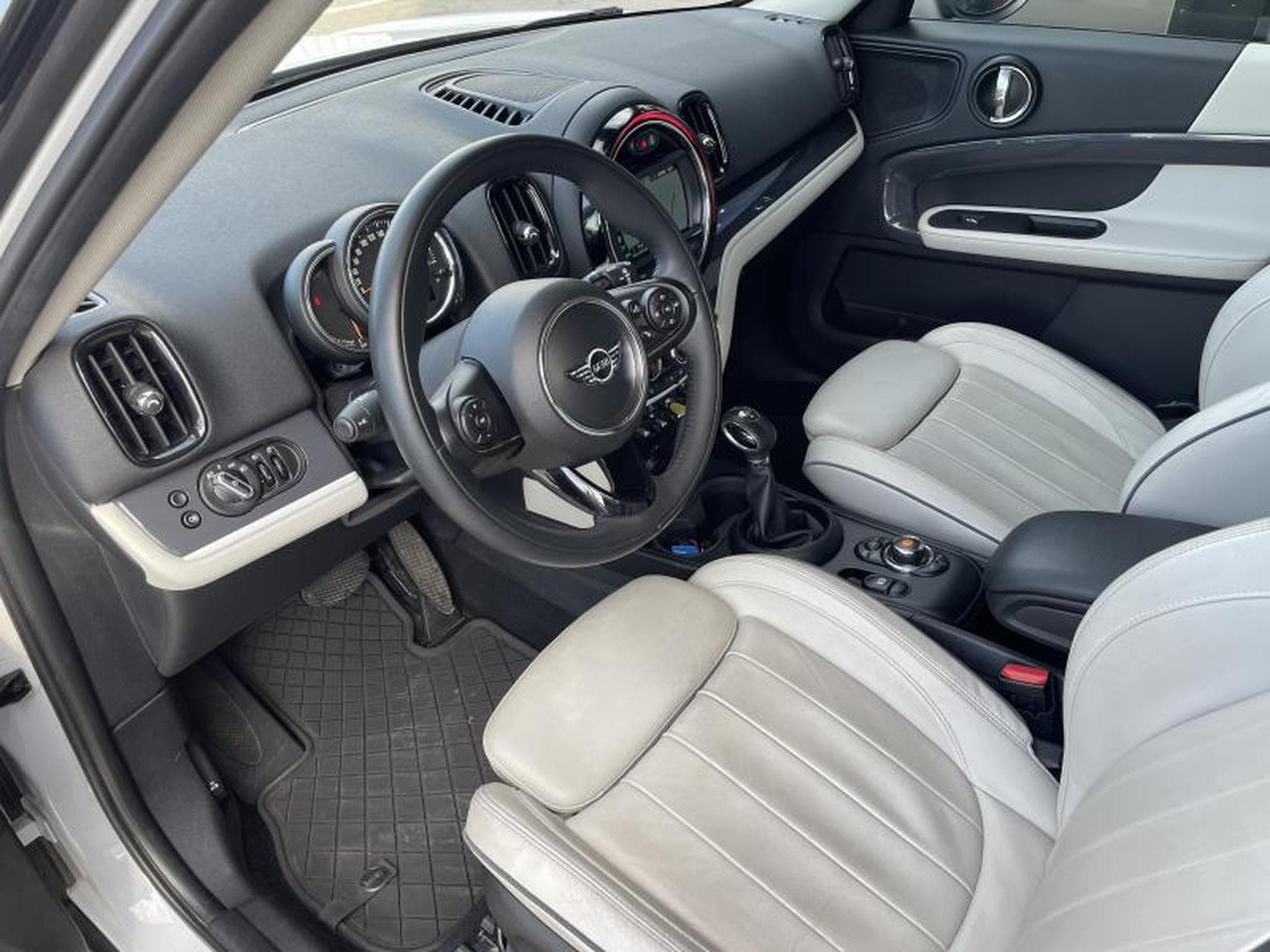 MINI Countryman SE Countryman ALL4 plug-in (2018) - Photo 6