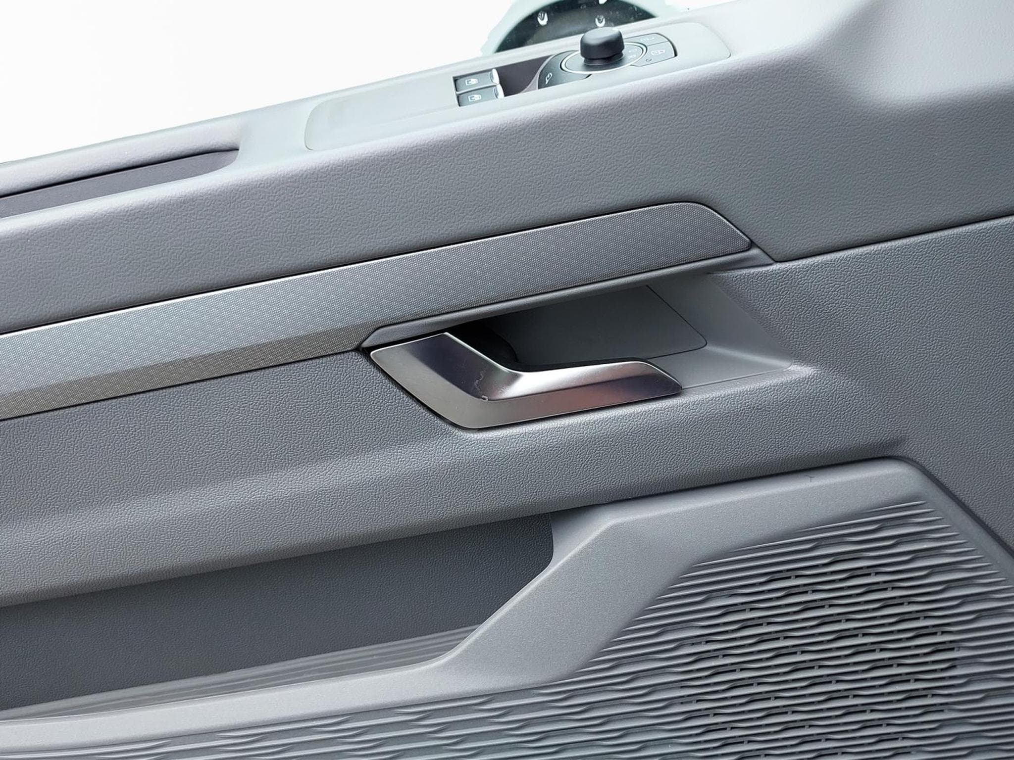 VW T7 Style (2026) - Photo 13