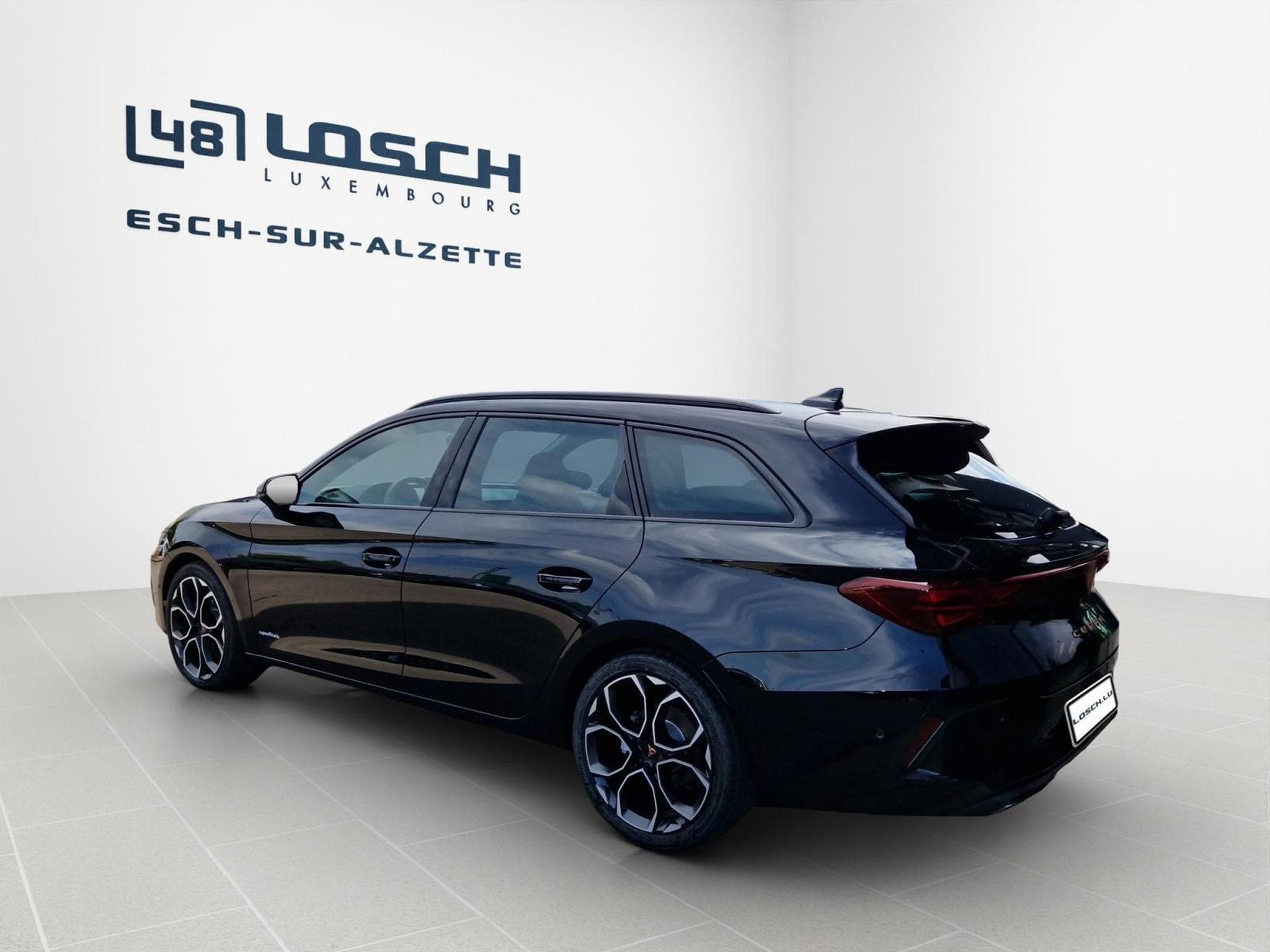 Cupra Leon Sportstourer 2.0 TSI 4Drive DSG (2026) - Photo 4