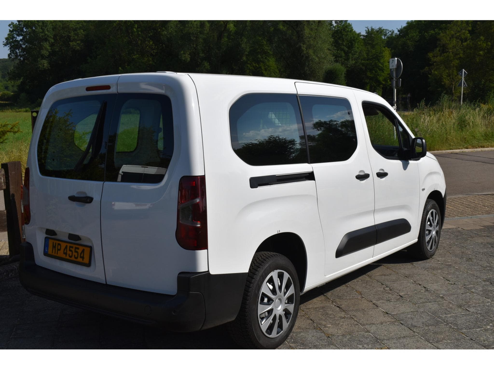 Citroën Berlingo 1,6 HDI100 3places Très bon état (2021) - Photo 4