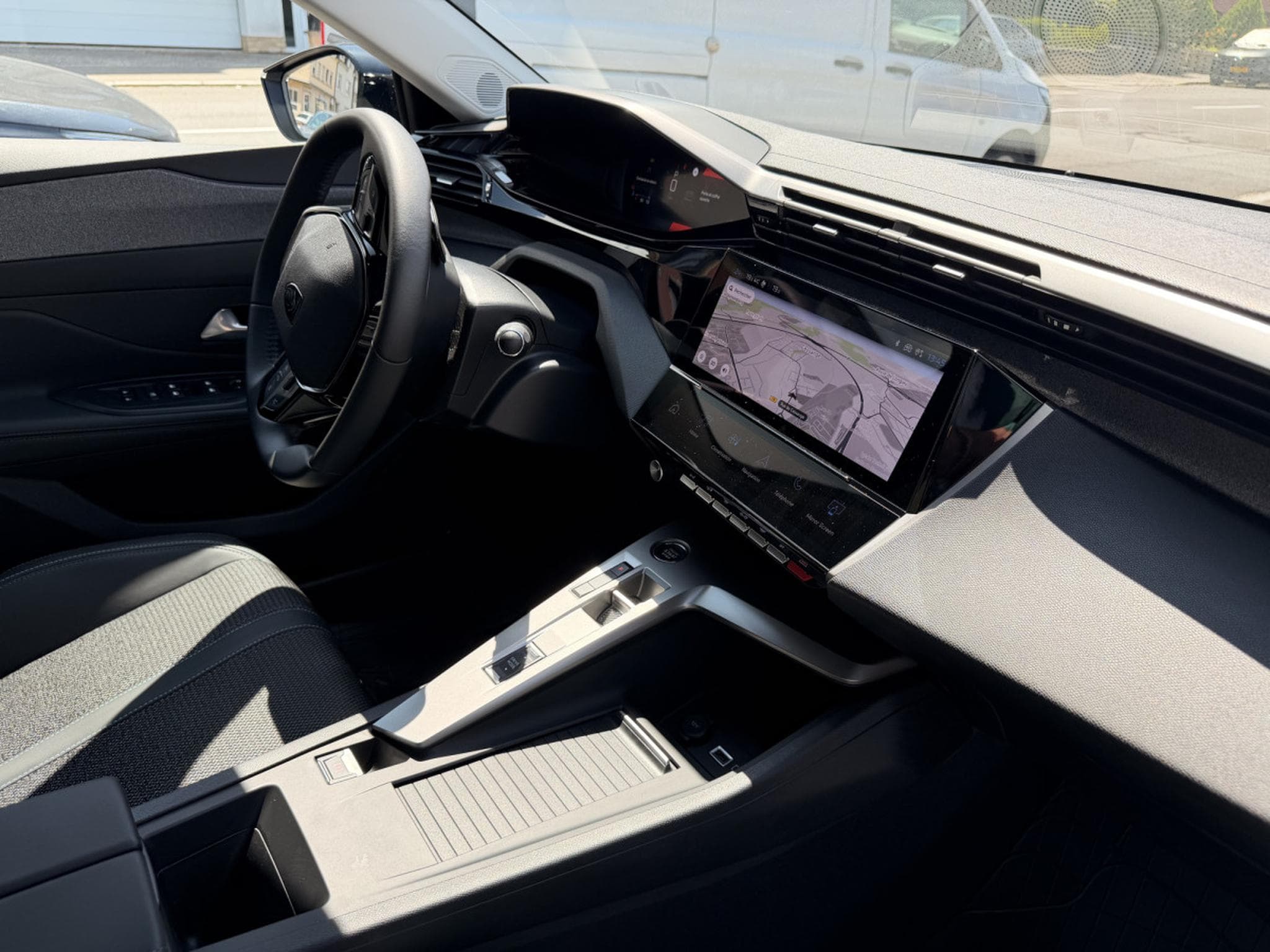 Peugeot 308 1.2 Hybride 145 ALLURE e-DCS6 (2025) - Photo 15