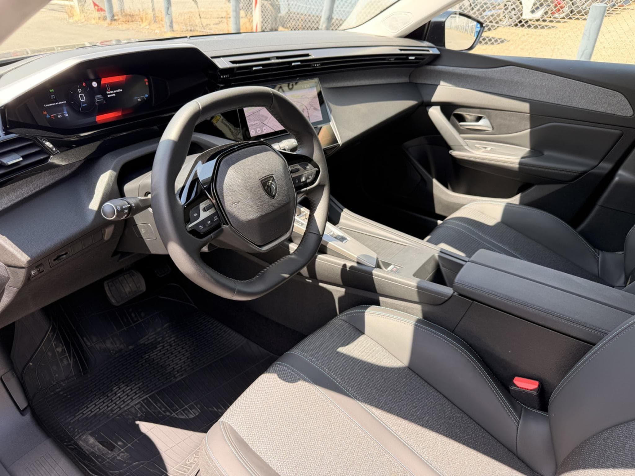 Peugeot 308 1.2 Hybride 145 ALLURE e-DCS6 (2025) - Photo 16