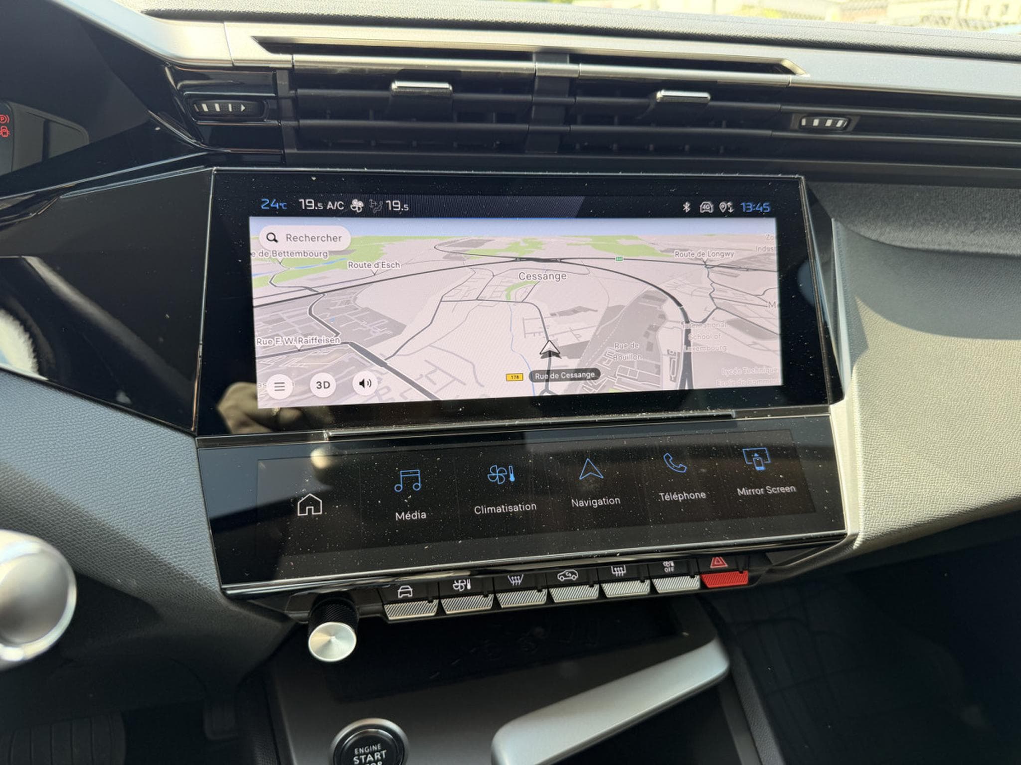 Peugeot 308 1.2 Hybride 145 ALLURE e-DCS6 (2025) - Photo 18