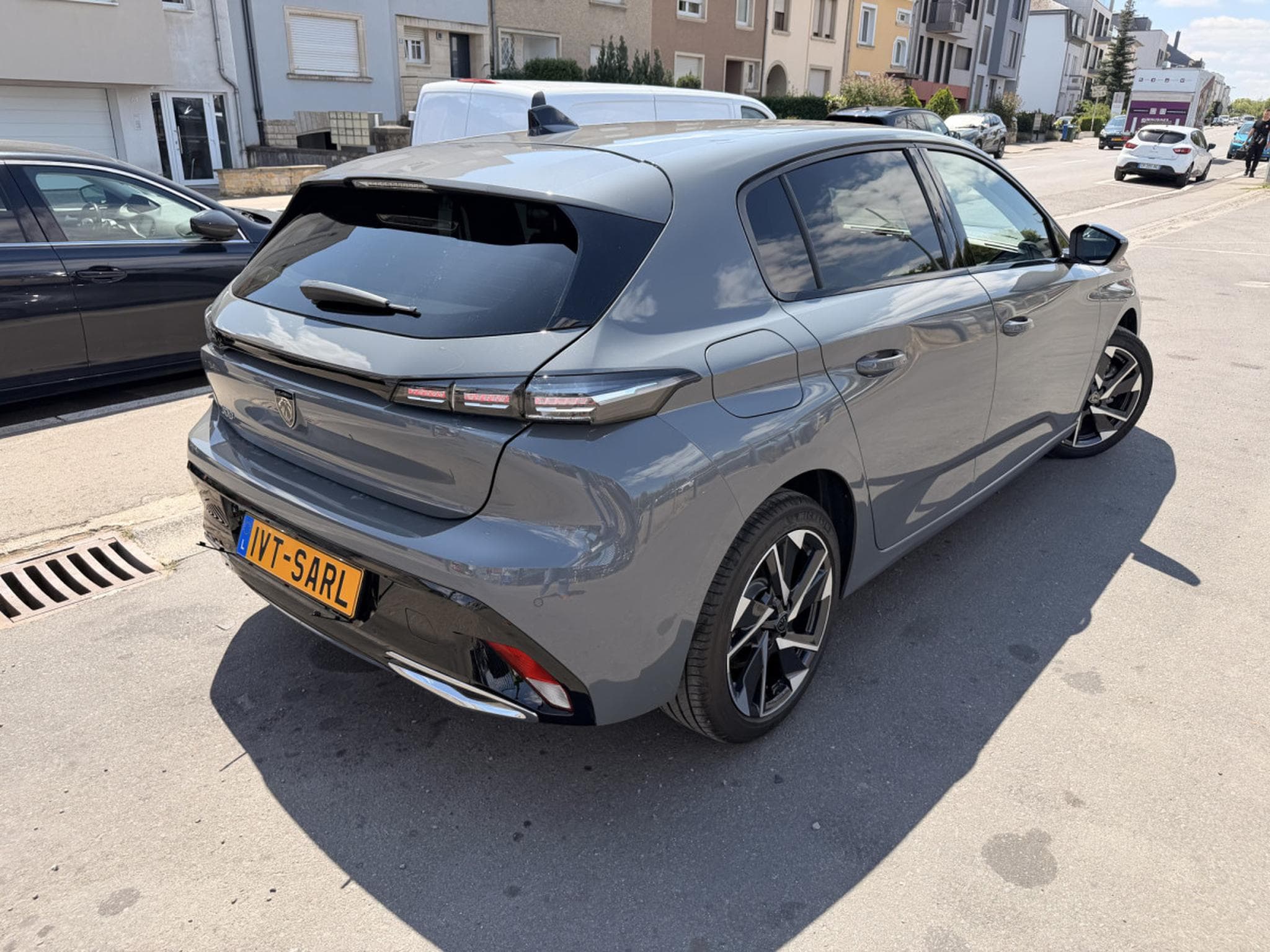 Peugeot 308 1.2 Hybride 145 ALLURE e-DCS6 (2025) - Photo 5