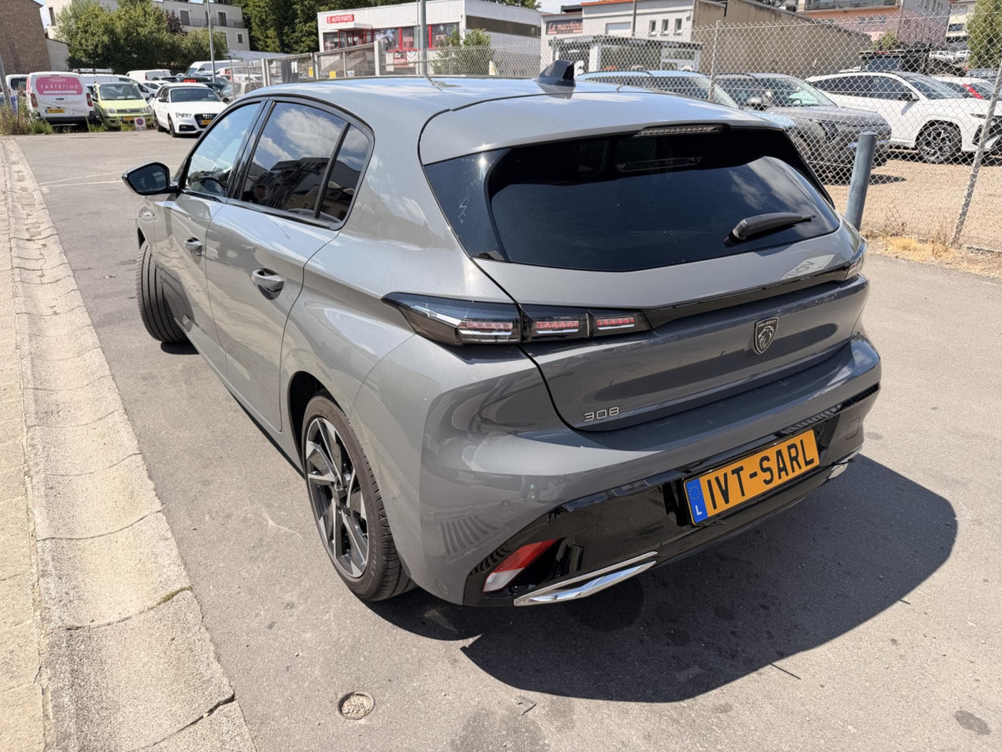 Peugeot 308 1.2 Hybride 145 ALLURE e-DCS6 (2025) - Photo 8