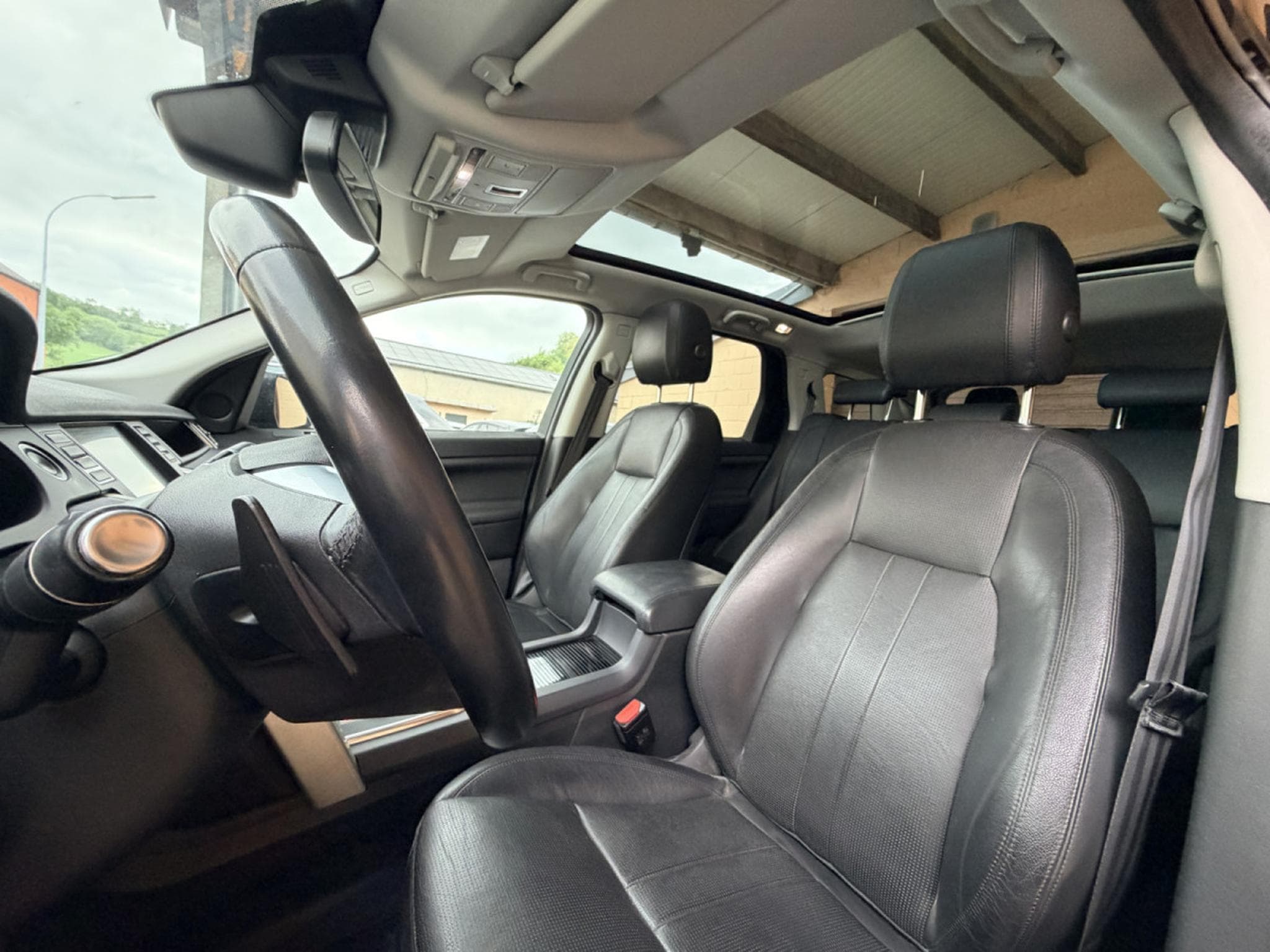 Land-Rover Discovery Sport Si4 240 HSE Automatique Panorama  7 places 241cv (2019) - Photo 10
