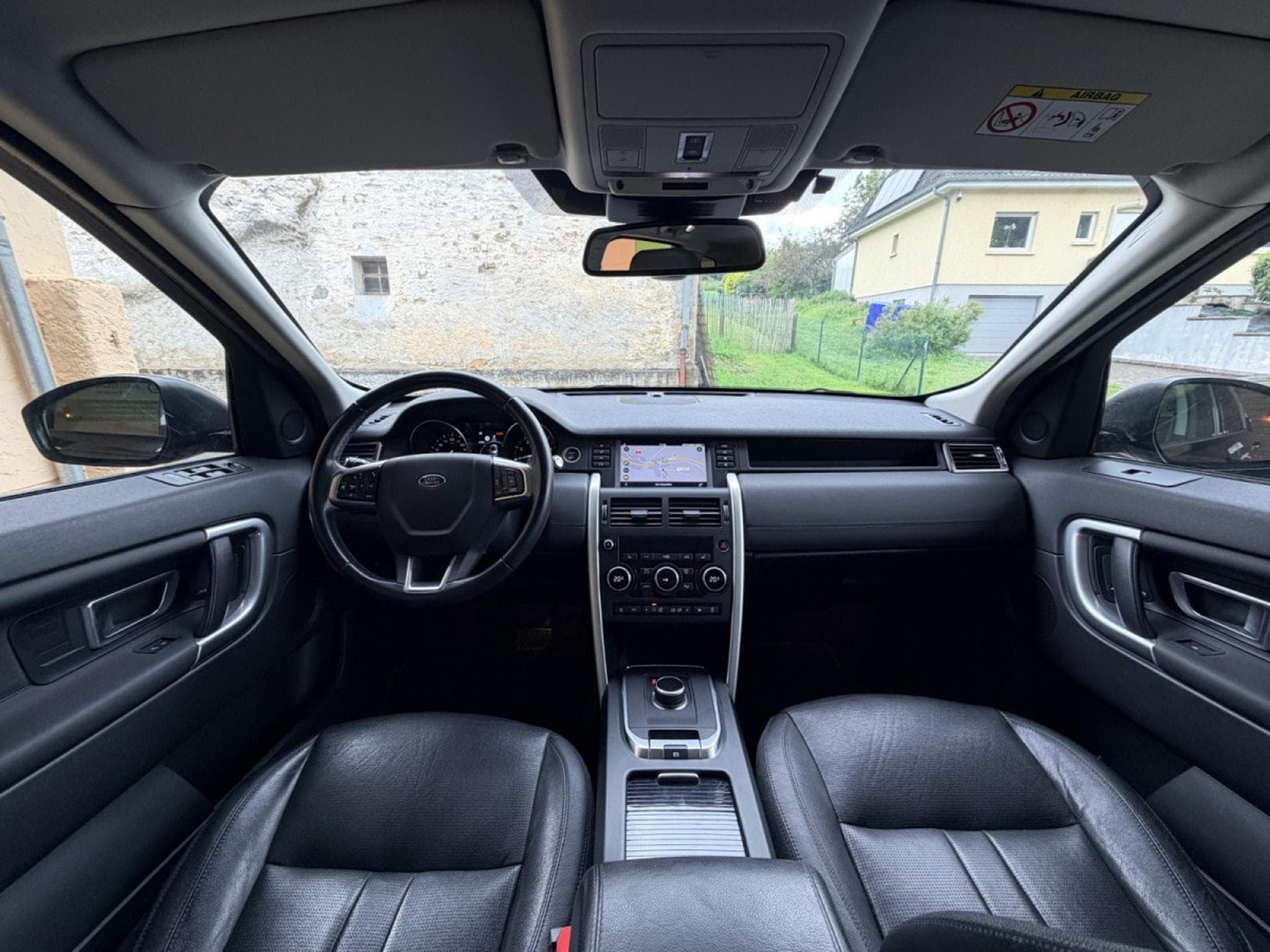 Land-Rover Discovery Sport Si4 240 HSE Automatique Panorama  7 places 241cv (2019) - Photo 12