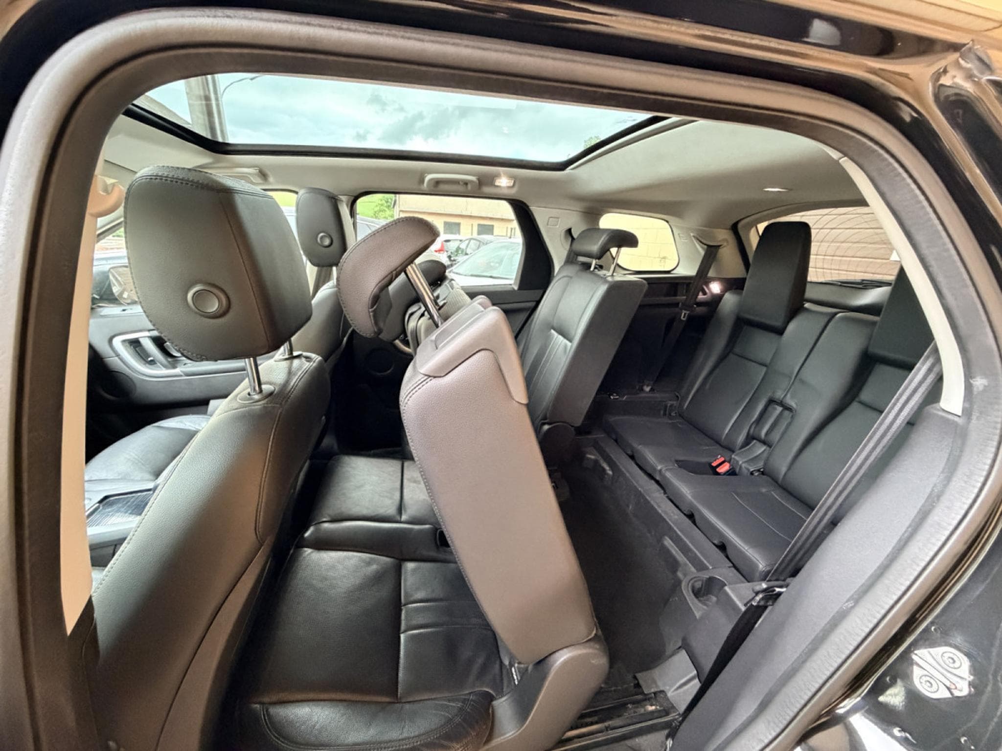 Land-Rover Discovery Sport Si4 240 HSE Automatique Panorama  7 places 241cv (2019) - Photo 15