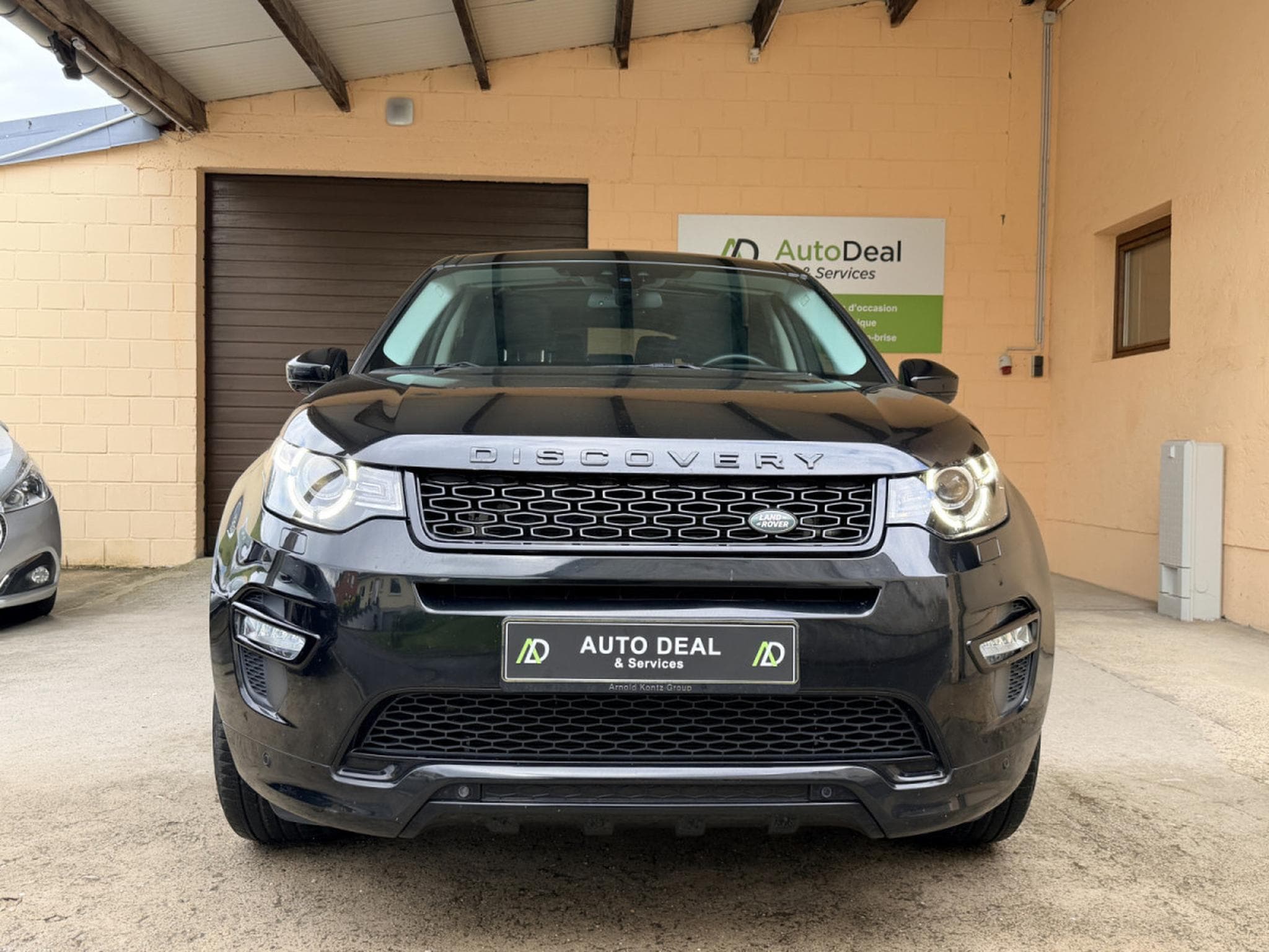 Land-Rover Discovery Sport Si4 240 HSE Automatique Panorama  7 places 241cv (2019) - Photo 2