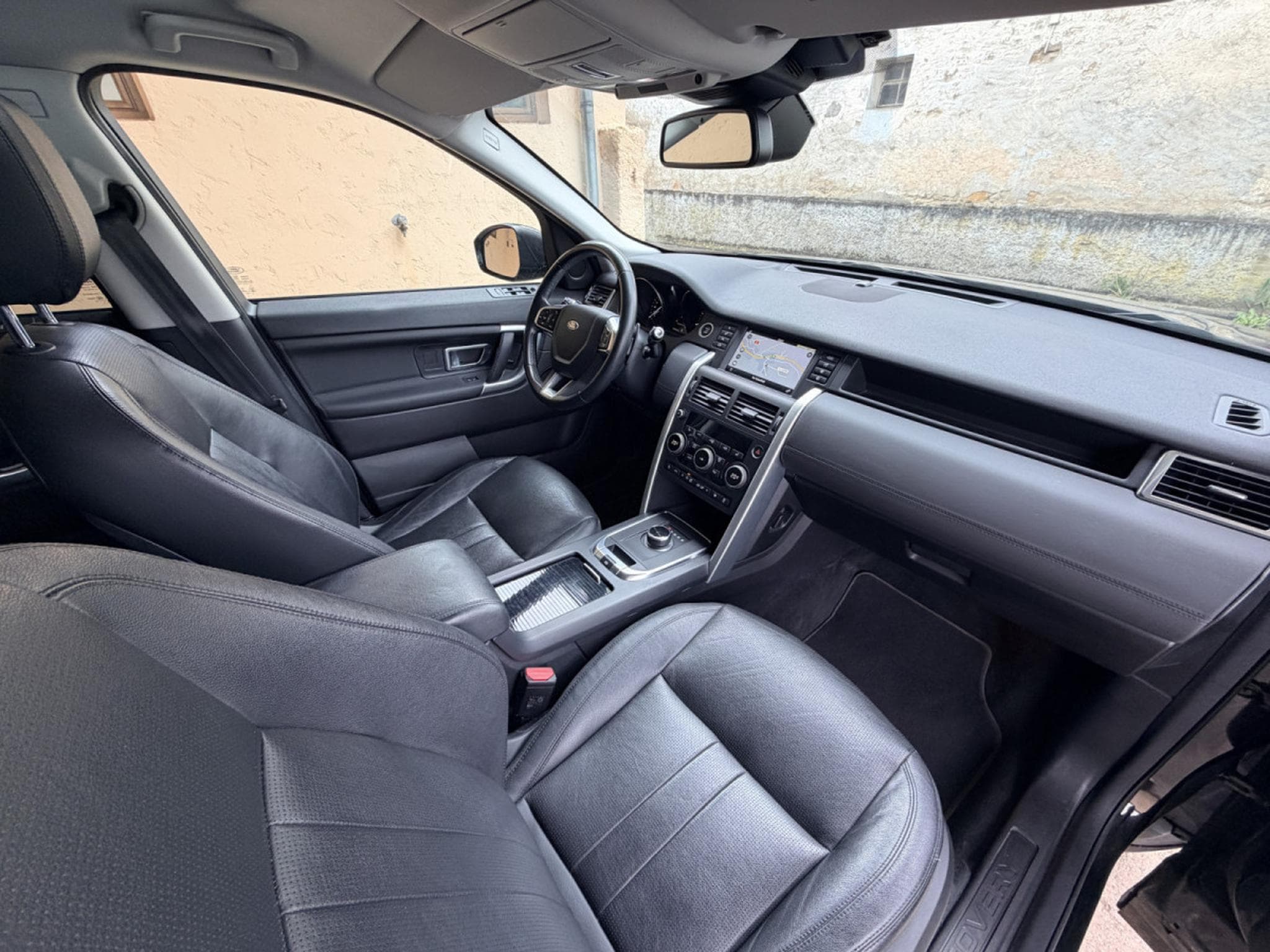 Land-Rover Discovery Sport Si4 240 HSE Automatique Panorama  7 places 241cv (2019) - Photo 6