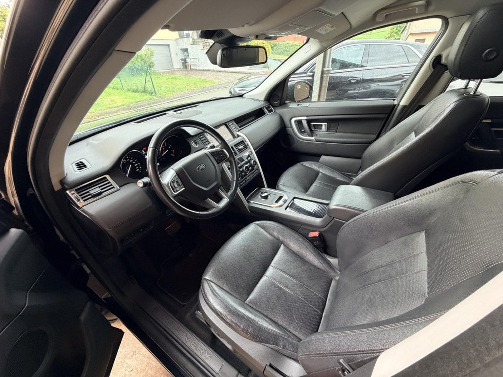 Land-Rover Discovery Sport Si4 240 HSE Automatique Panorama  7 places 241cv (2019) - Photo 9