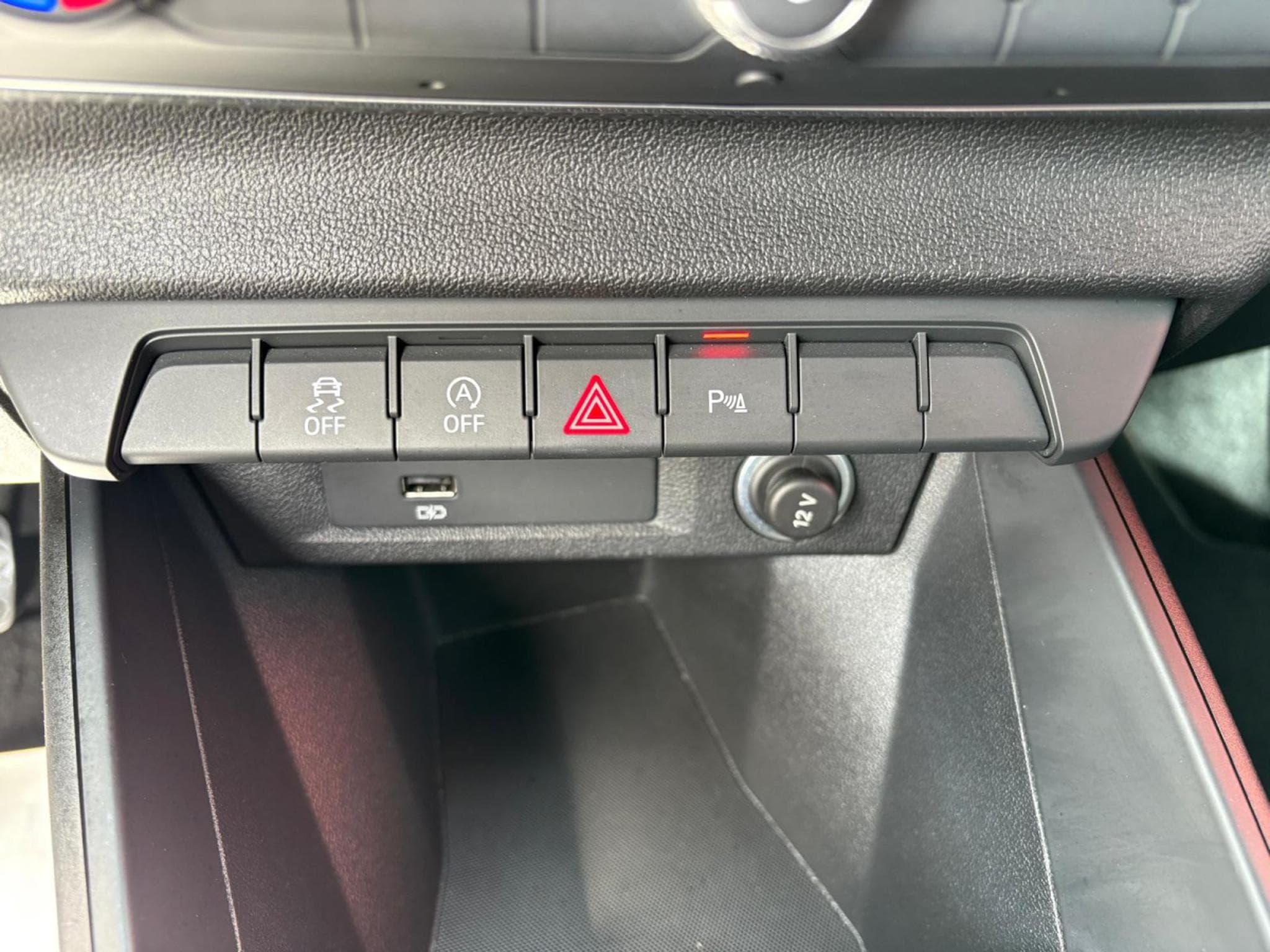 Audi A1 1.0 L TFSI (2019) - Photo 17
