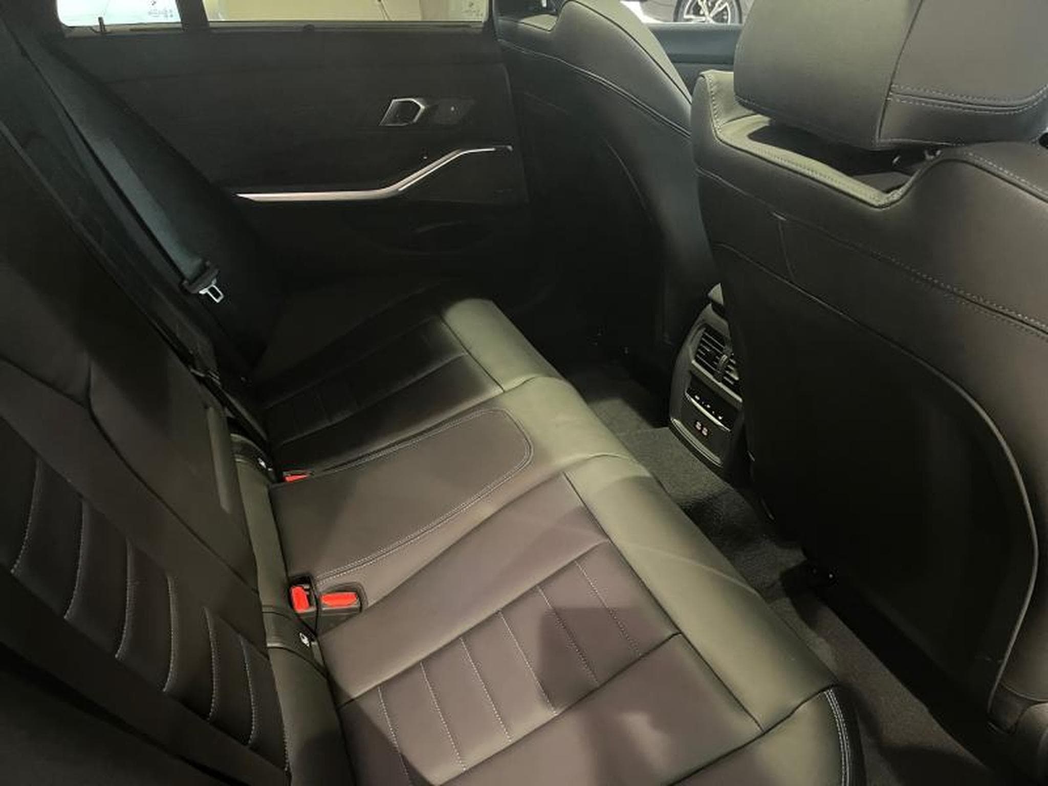 BMW 330 330d xDrive Touring M Sport (2025) - Photo 17