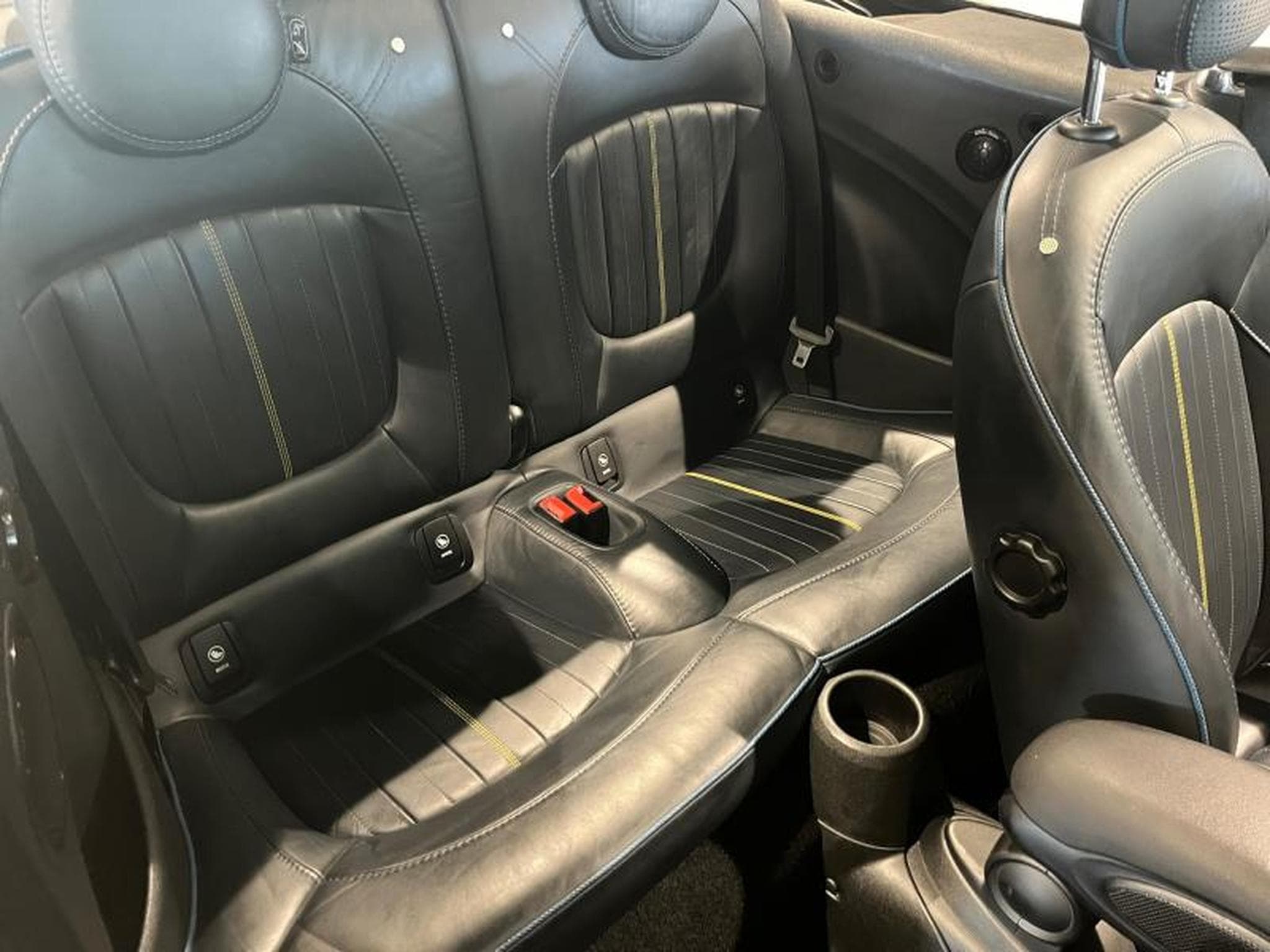 MINI Cooper Cooper S Cabrio (2022) - Photo 11