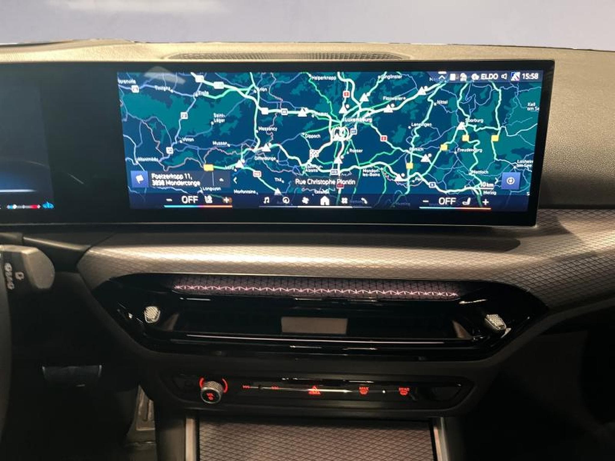 BMW 320 320d xDrive Touring M Sport (2025) - Photo 11