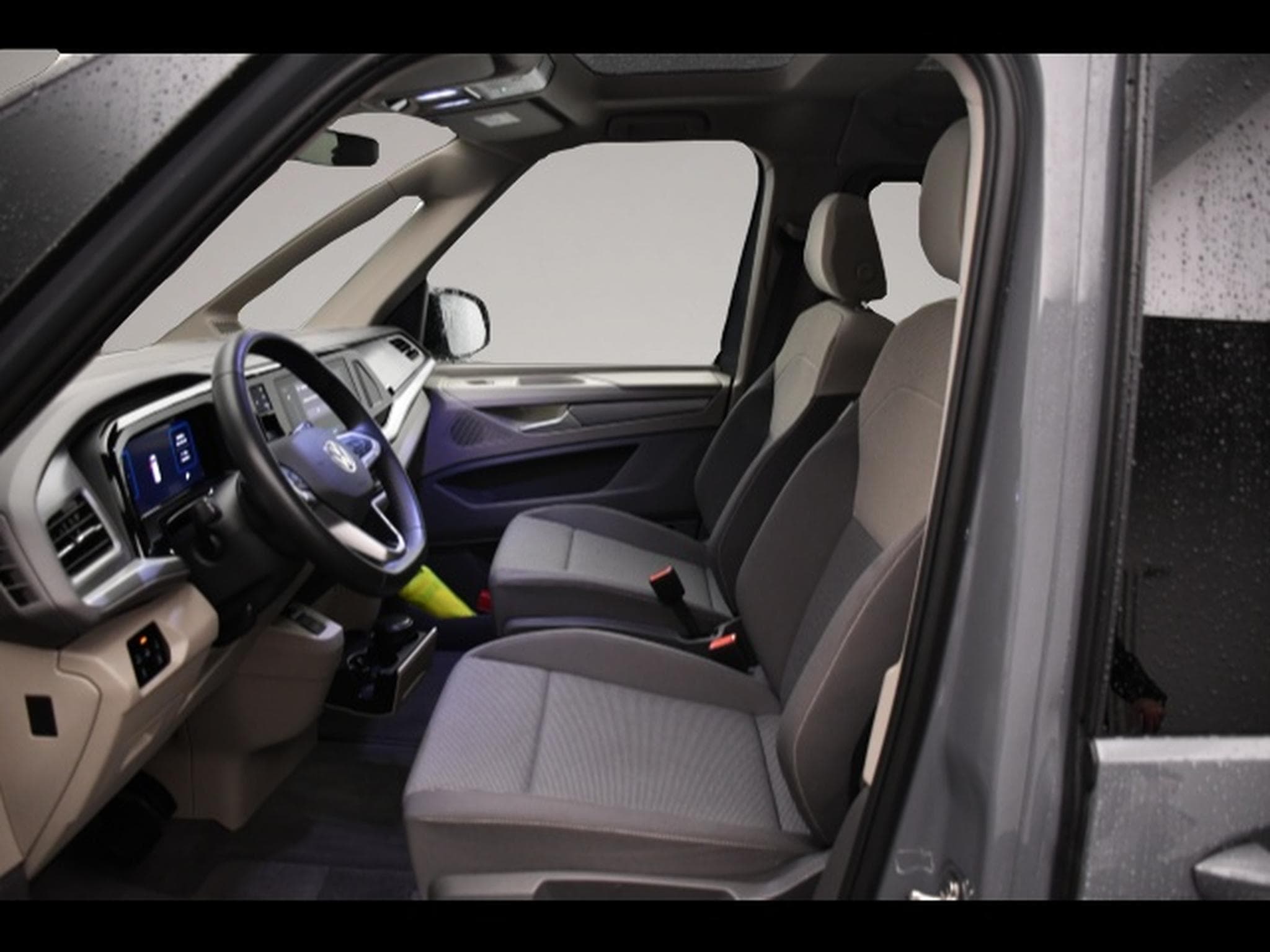 VW Multivan (2025) - Photo 3