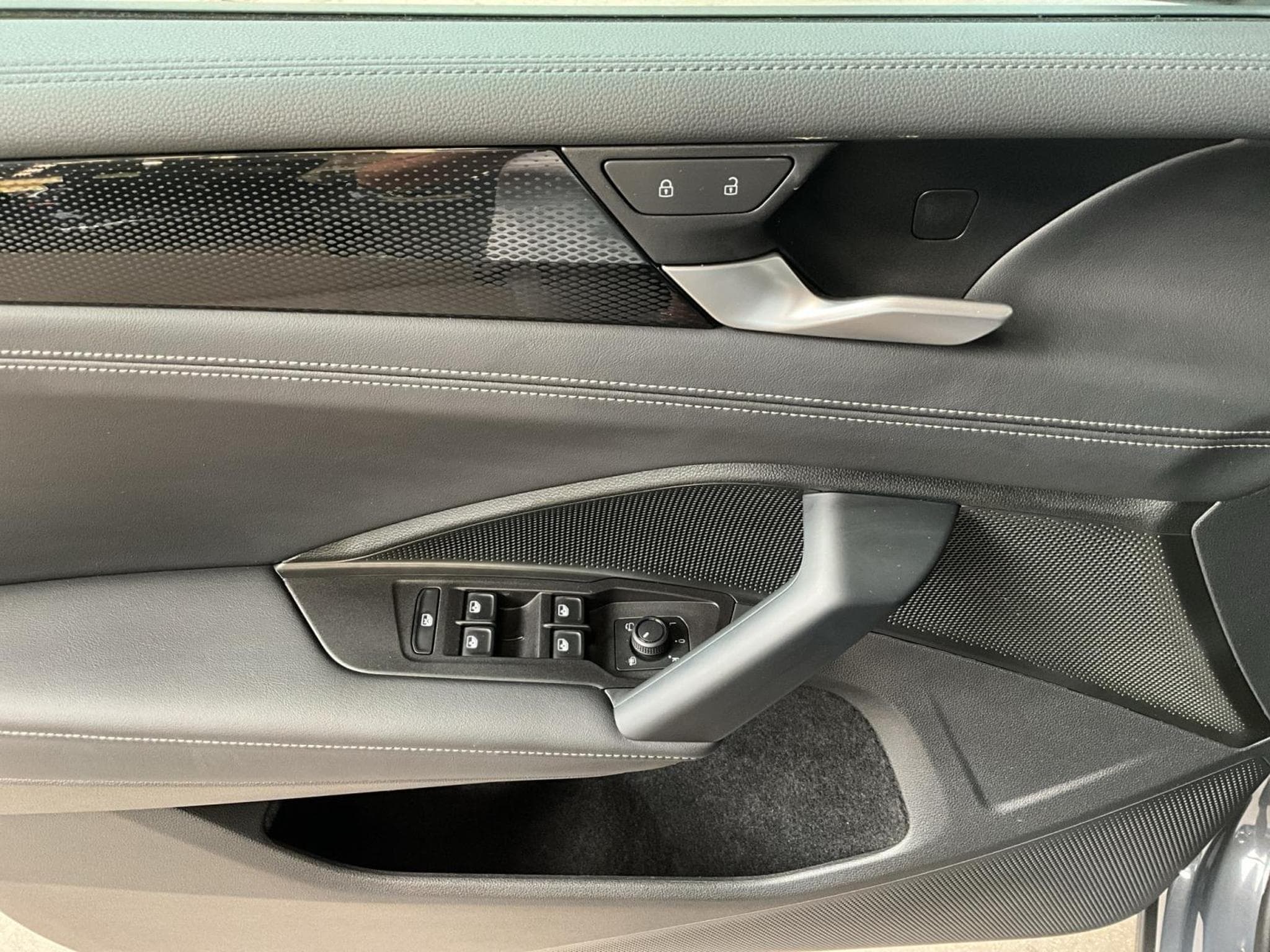 VW Tiguan Life+DSG+P.Info.+AHK+LED+Navi (2025) - Photo 10