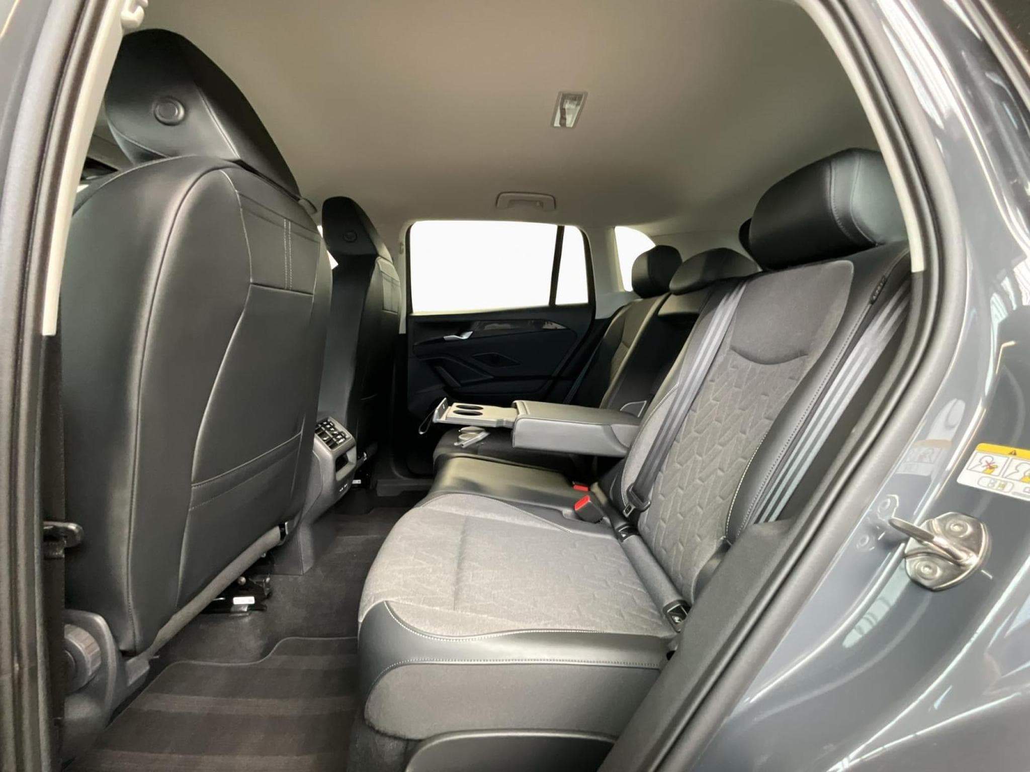 VW Tiguan Life+DSG+P.Info.+AHK+LED+Navi (2025) - Photo 18