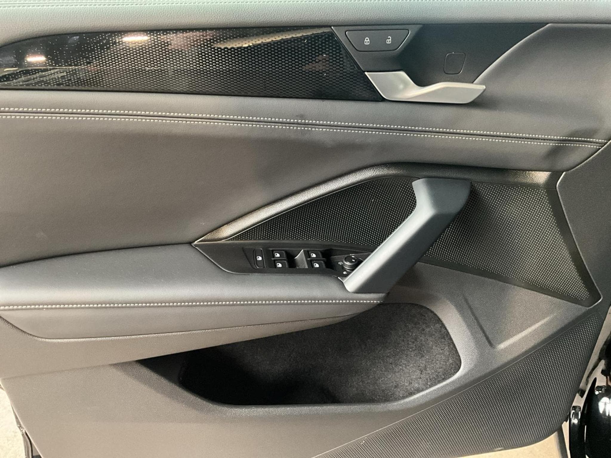 VW Tiguan Life+DSG+P.Info.+AHK+LED+Navi (2025) - Photo 10