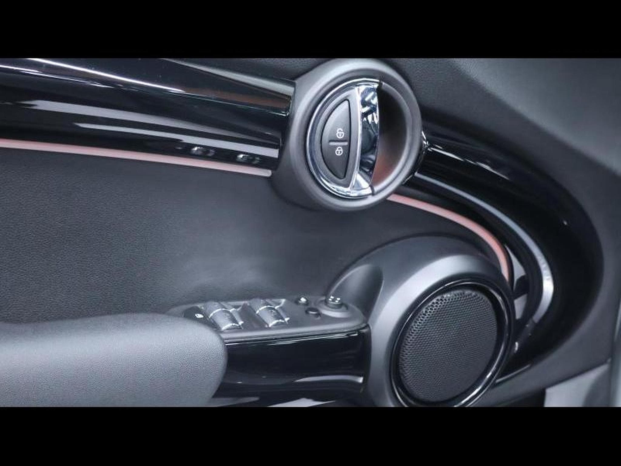 MINI Cooper 136 Hatch Stptronic (2022) - Photo 25