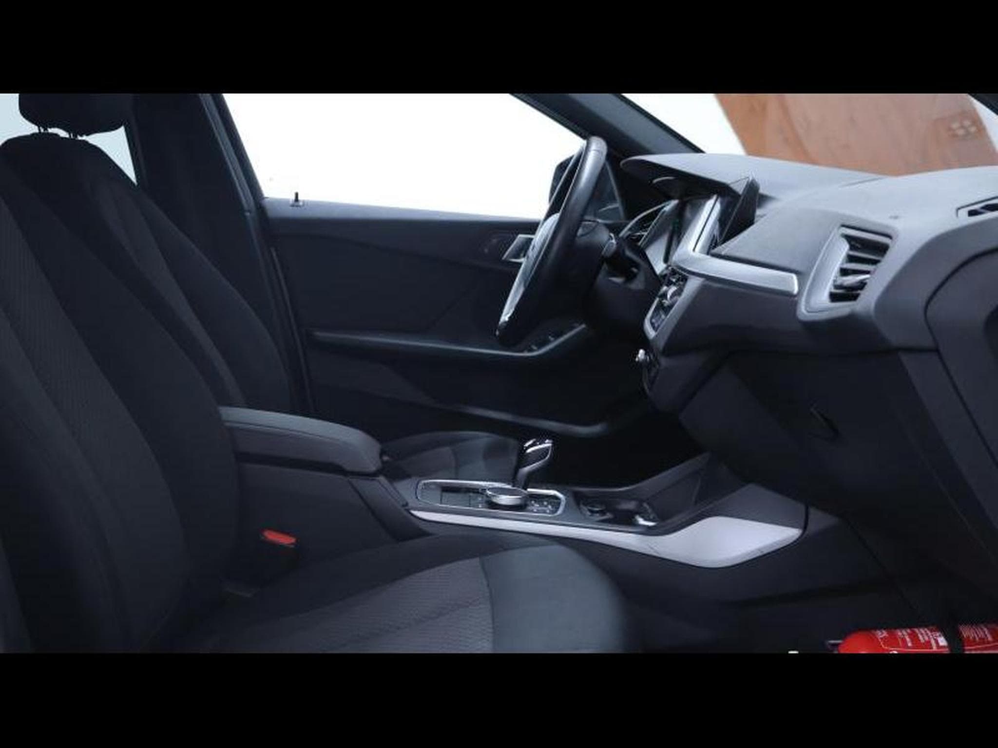 BMW 118 i 136cv Hatch Steptronic Advantage (2023) - Photo 11