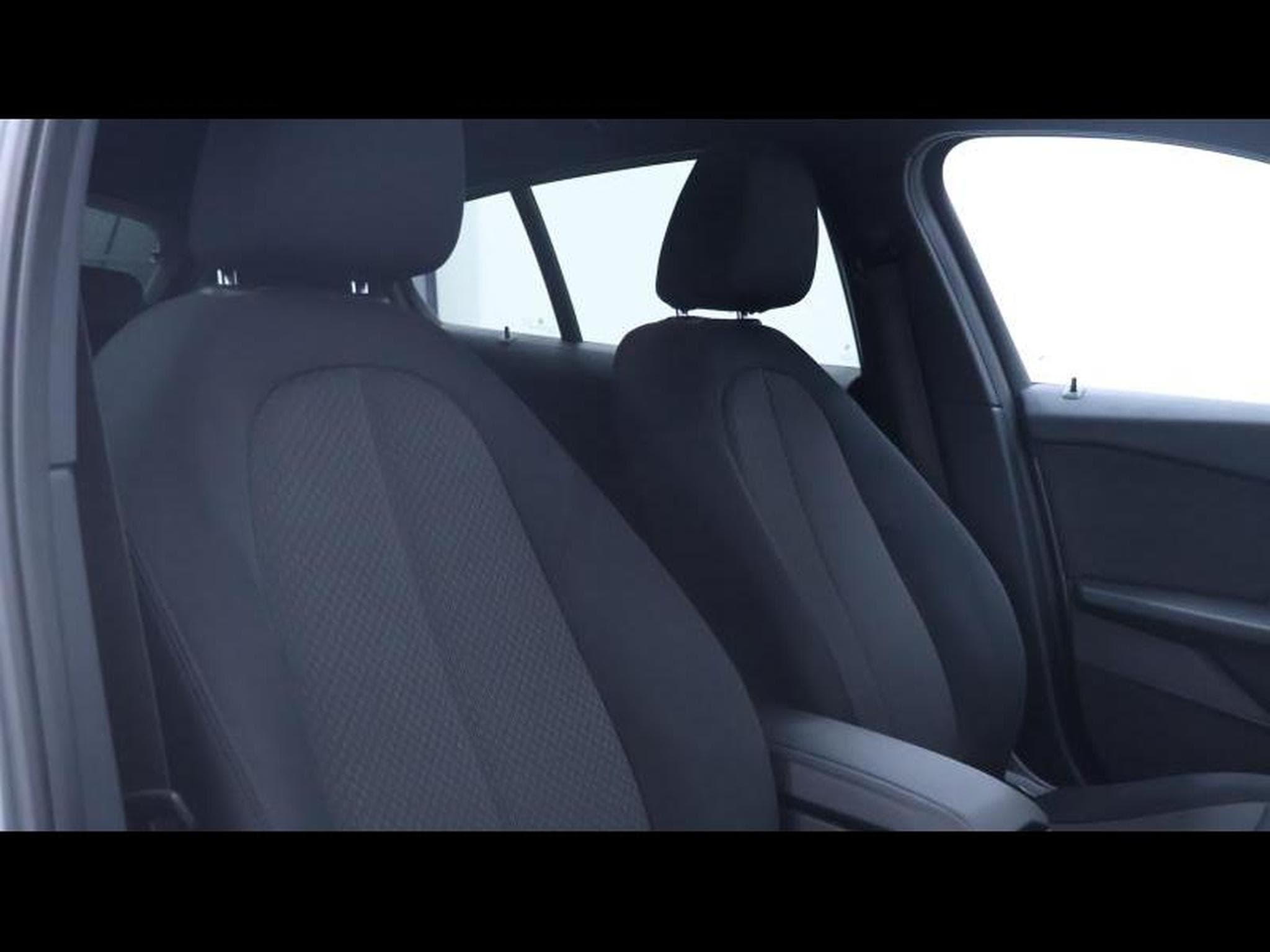 BMW 118 i 136cv Hatch Steptronic Advantage (2023) - Photo 12