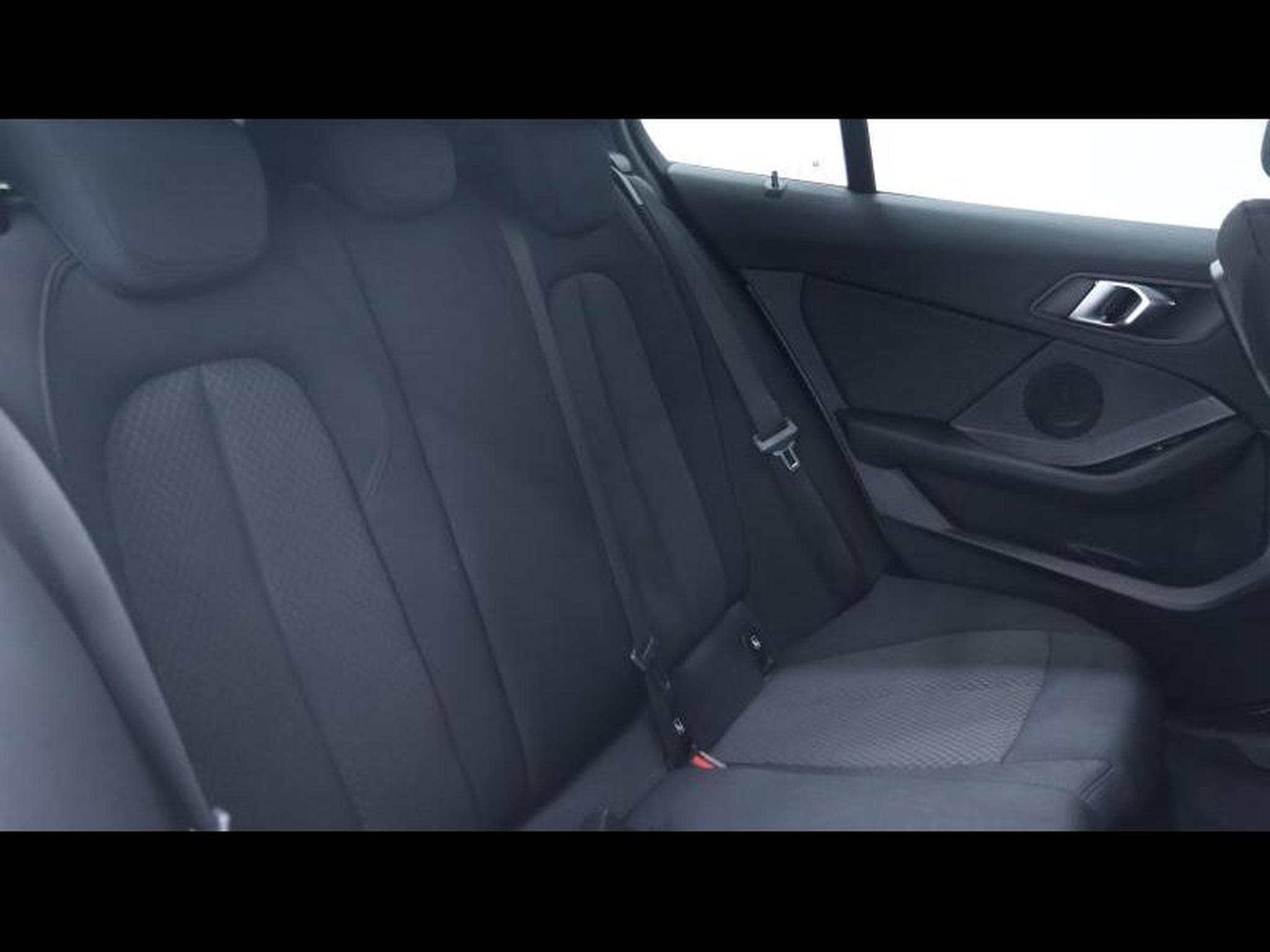 BMW 118 i 136cv Hatch Steptronic Advantage (2023) - Photo 14