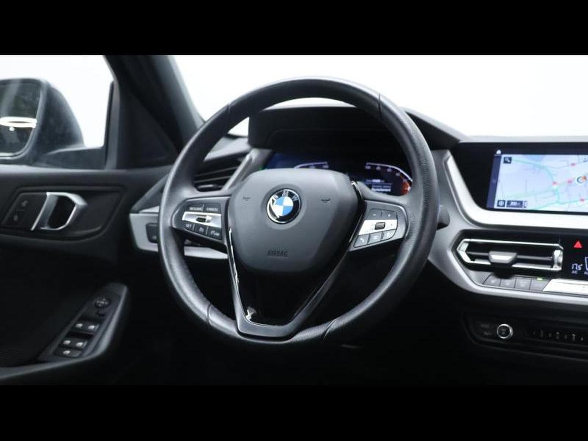 BMW 118 i 136cv Hatch Steptronic Advantage (2023) - Photo 16