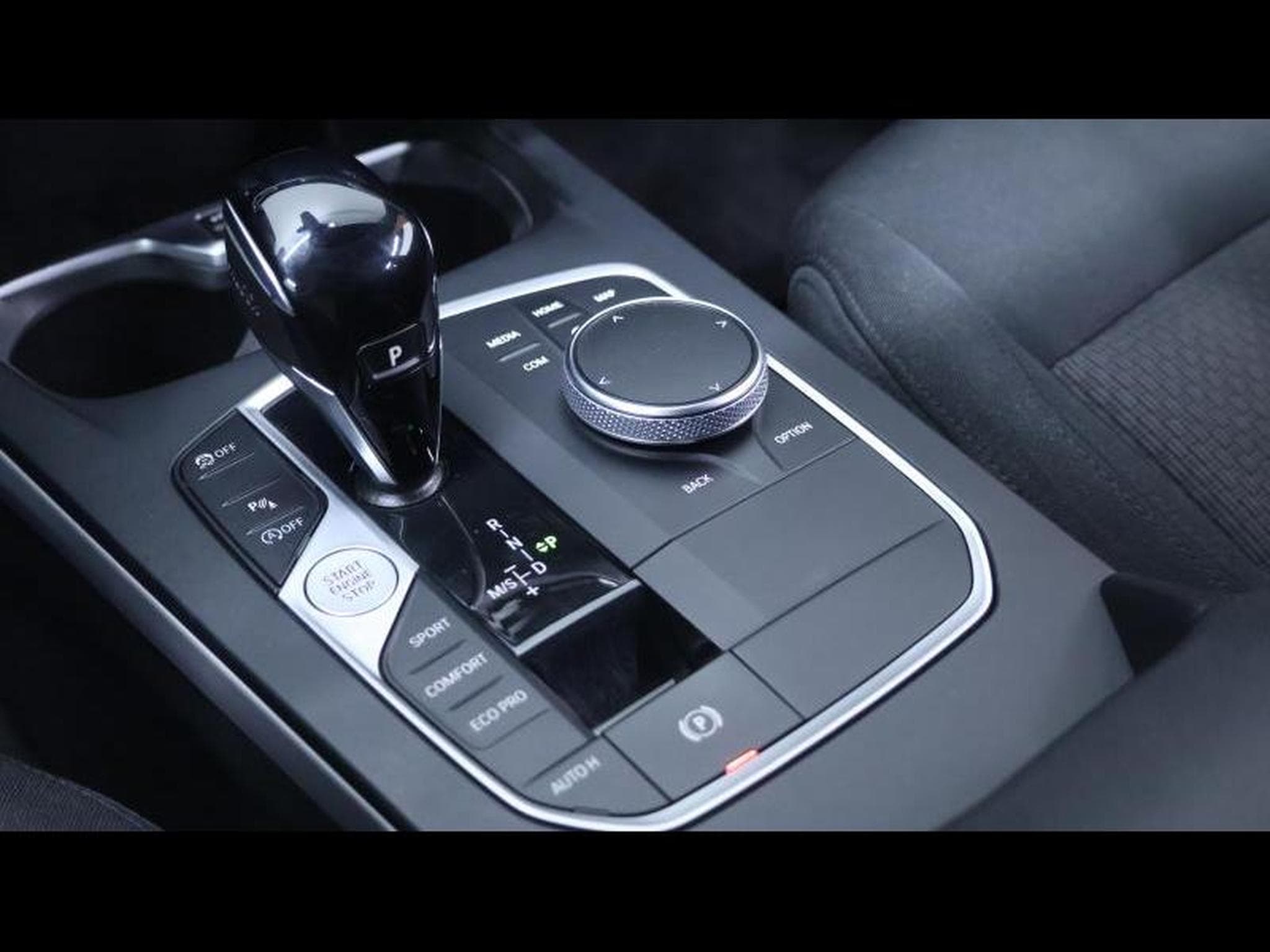 BMW 118 i 136cv Hatch Steptronic Advantage (2023) - Photo 19