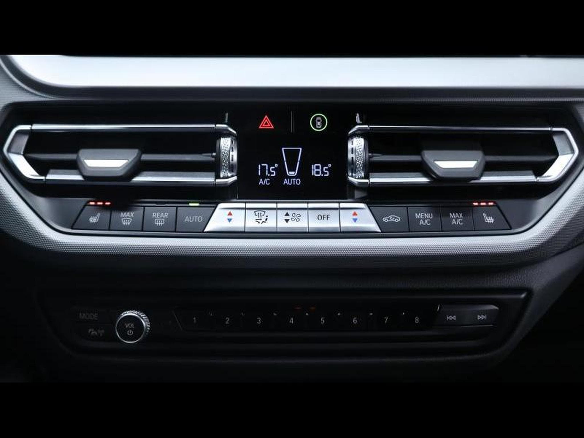BMW 118 i 136cv Hatch Steptronic Advantage (2023) - Photo 20