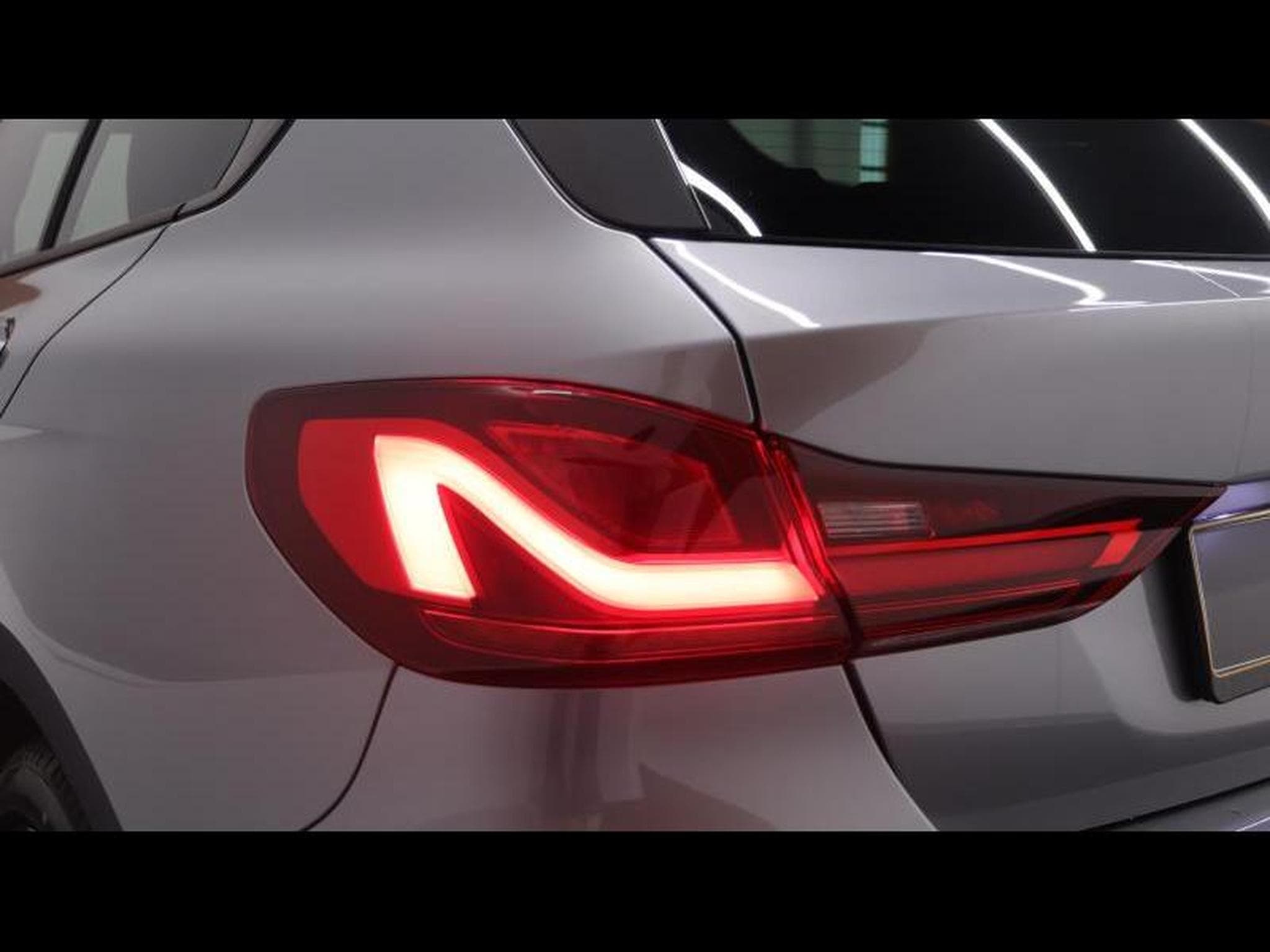 BMW 118 i 136cv Hatch Steptronic Advantage (2023) - Photo 9