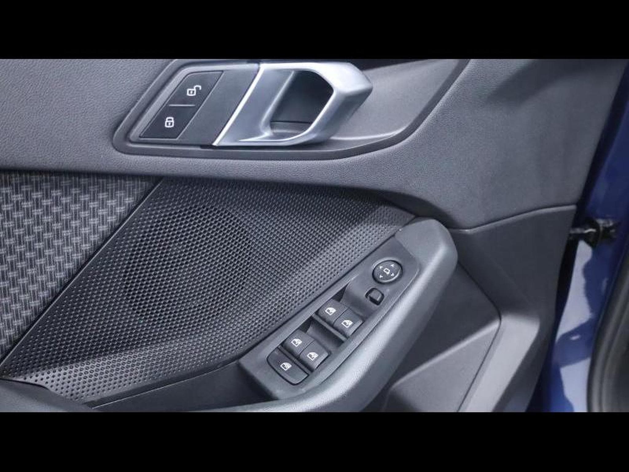 BMW 116 i steptronic hatch Advantage (2024) - Photo 24