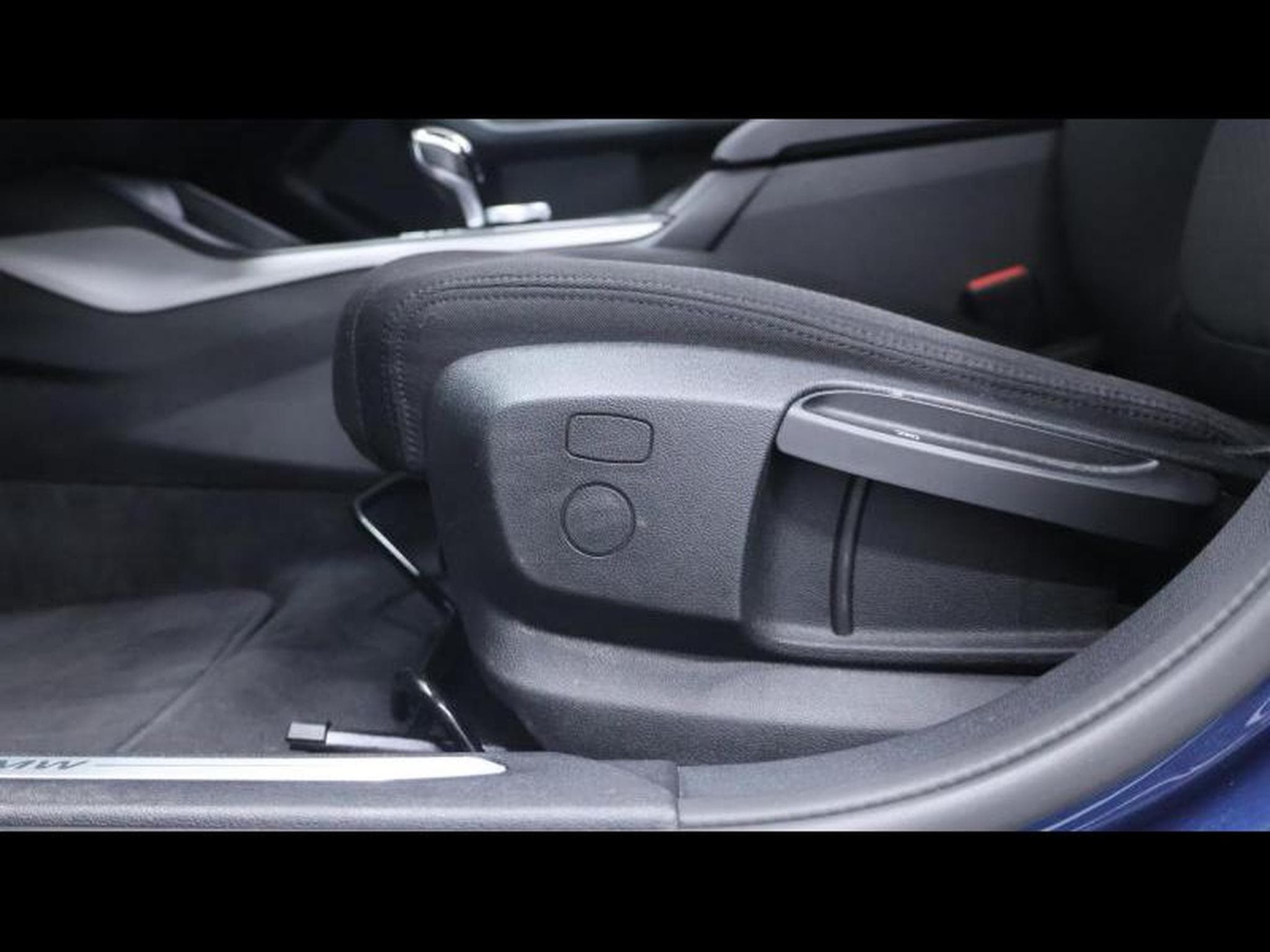 BMW 116 i steptronic hatch Advantage (2024) - Photo 25